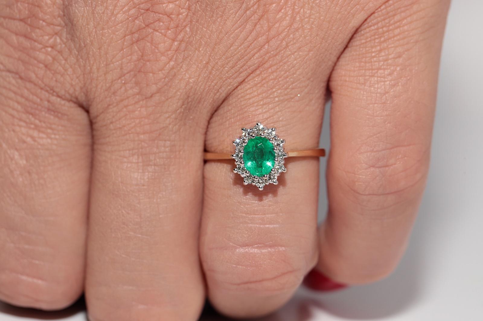 Vintage CIRCA 1990er Jahre 18k Gold Natürlicher Diamant und Ovalschliff Smaragd Hübscher Ring (Brillantschliff) im Angebot