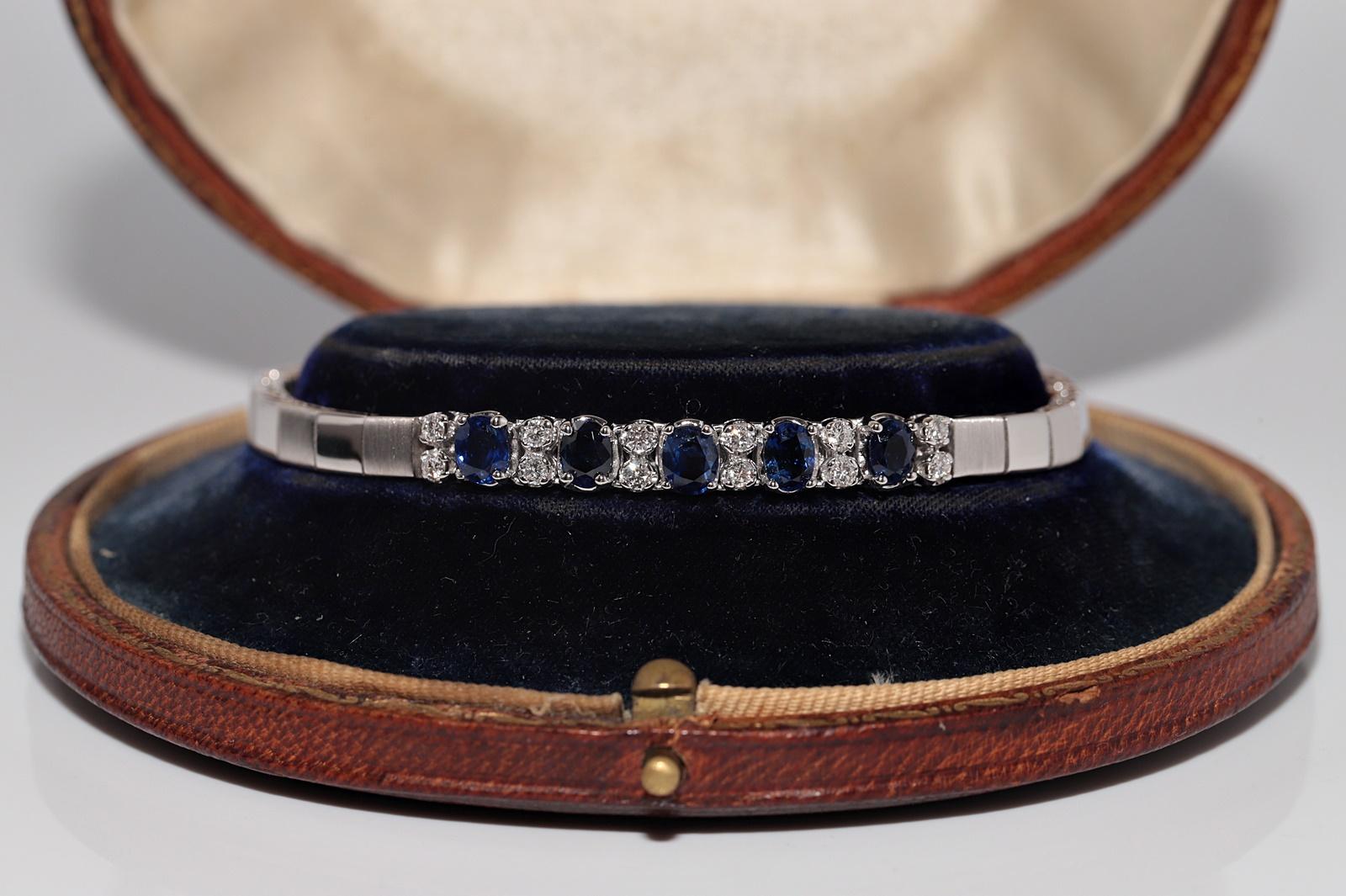 In very good condition.
Total weight is 20.4 grams.
Totally is diamond 0.60 ct.
The diamond is has F-G color and vvs1-vs1 clarity.
Totally is sapphire 2.30 ct.
Total lenght is bracelet 19.5 cm.
The box is not included.
Please contact for any