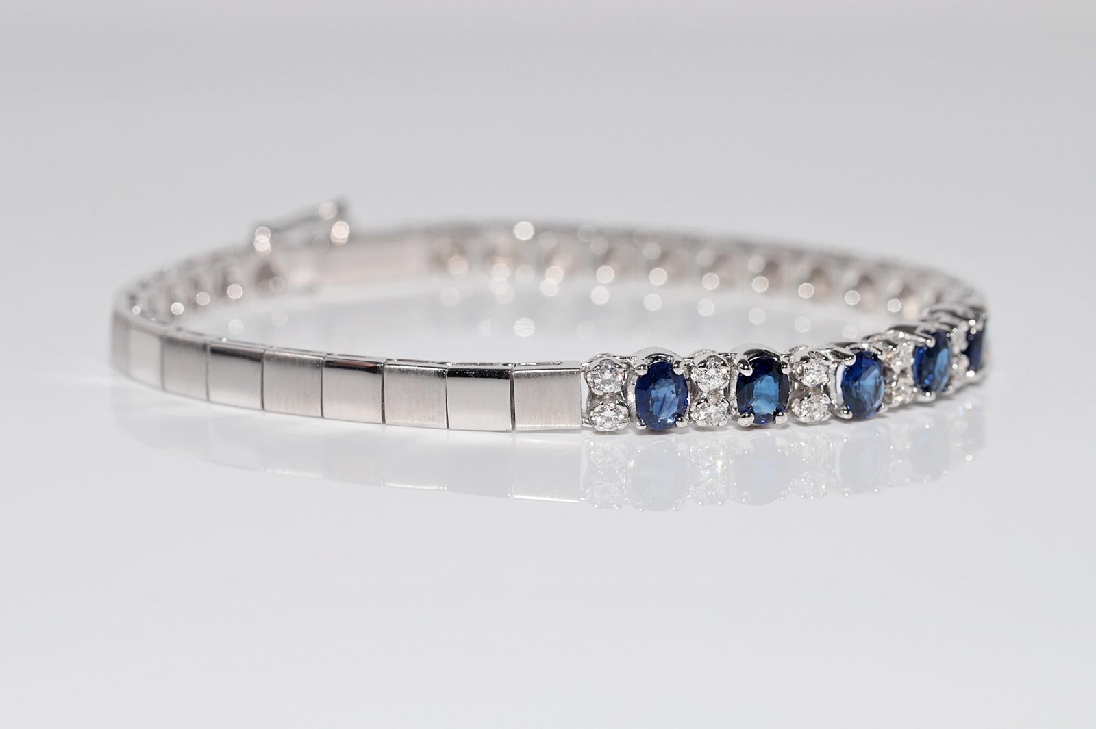 Vintage Circa 1990s 18k Gold Natural Diamond And Oval Cut Sapphire Bracelet For Sale 1