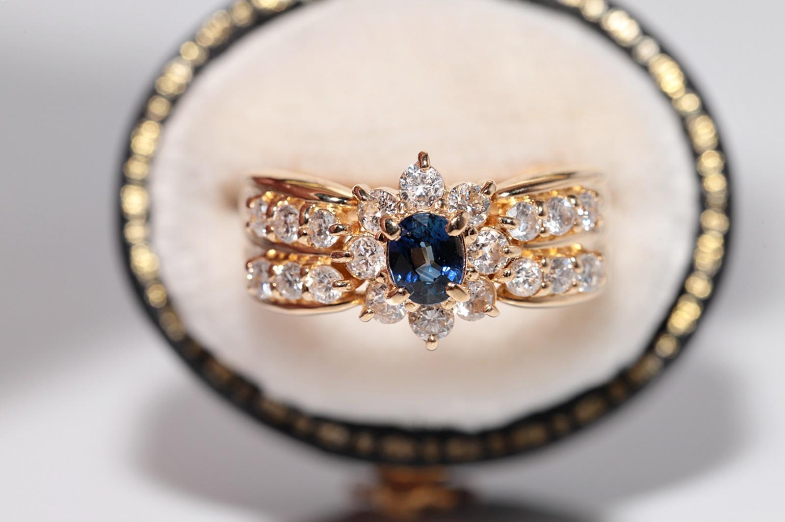 In sehr gutem Zustand.
Das Gesamtgewicht beträgt 5.6 Gramm.
Insgesamt ist Diamant 0,74 ct.
Der Diamant hat die Farbe G-H und die Reinheit vs-s1.
Insgesamt ist Saphir 0,40 ct.
Ringgröße ist US 5.5 
Wir können jede Größe herstellen.
Die Schachtel ist