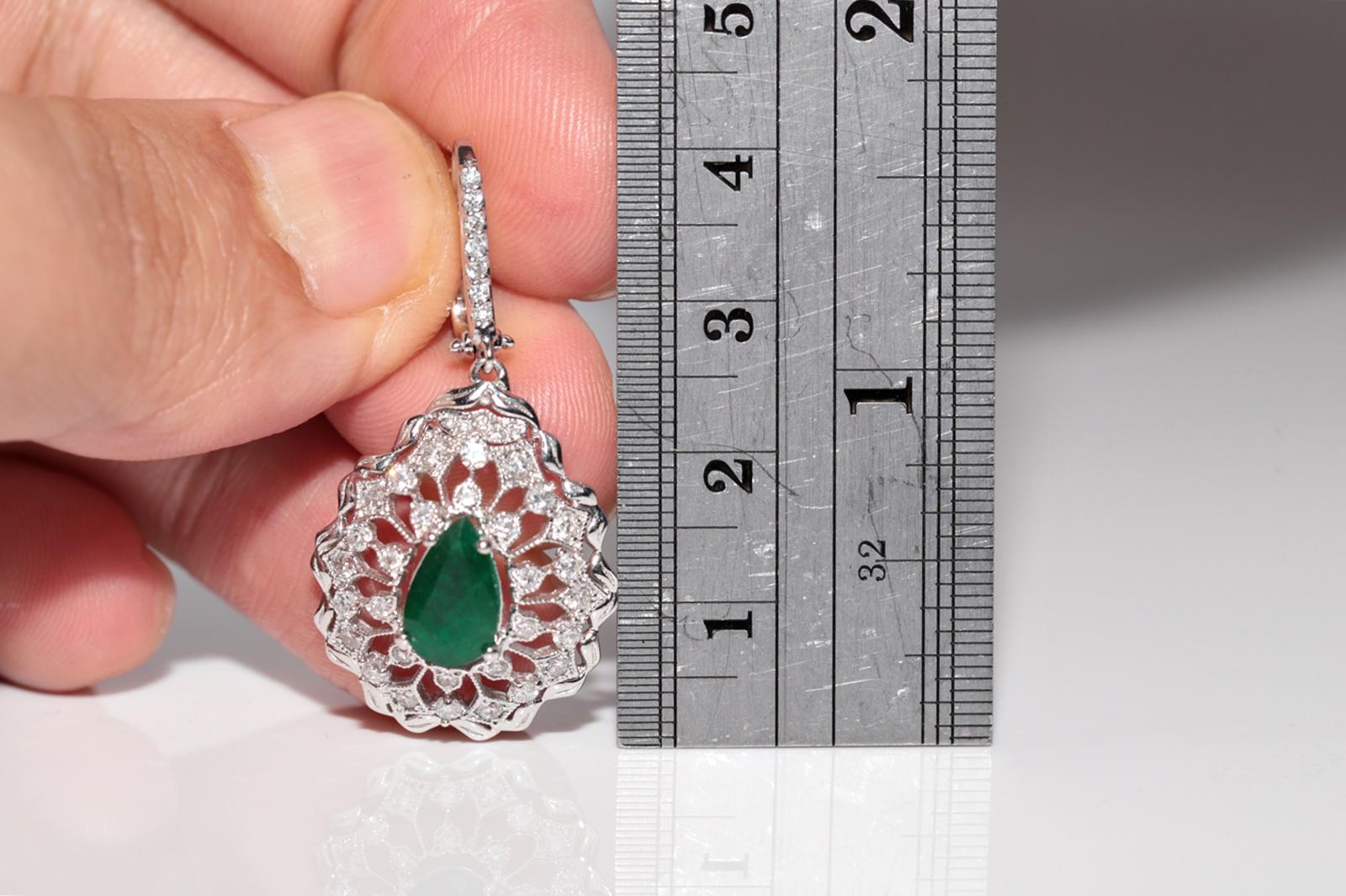 Vintage Circa 1990er Jahre Ohrring aus 18 Karat Gold mit natürlichem Diamanten und Smaragd im Birnenschliff im Angebot 6