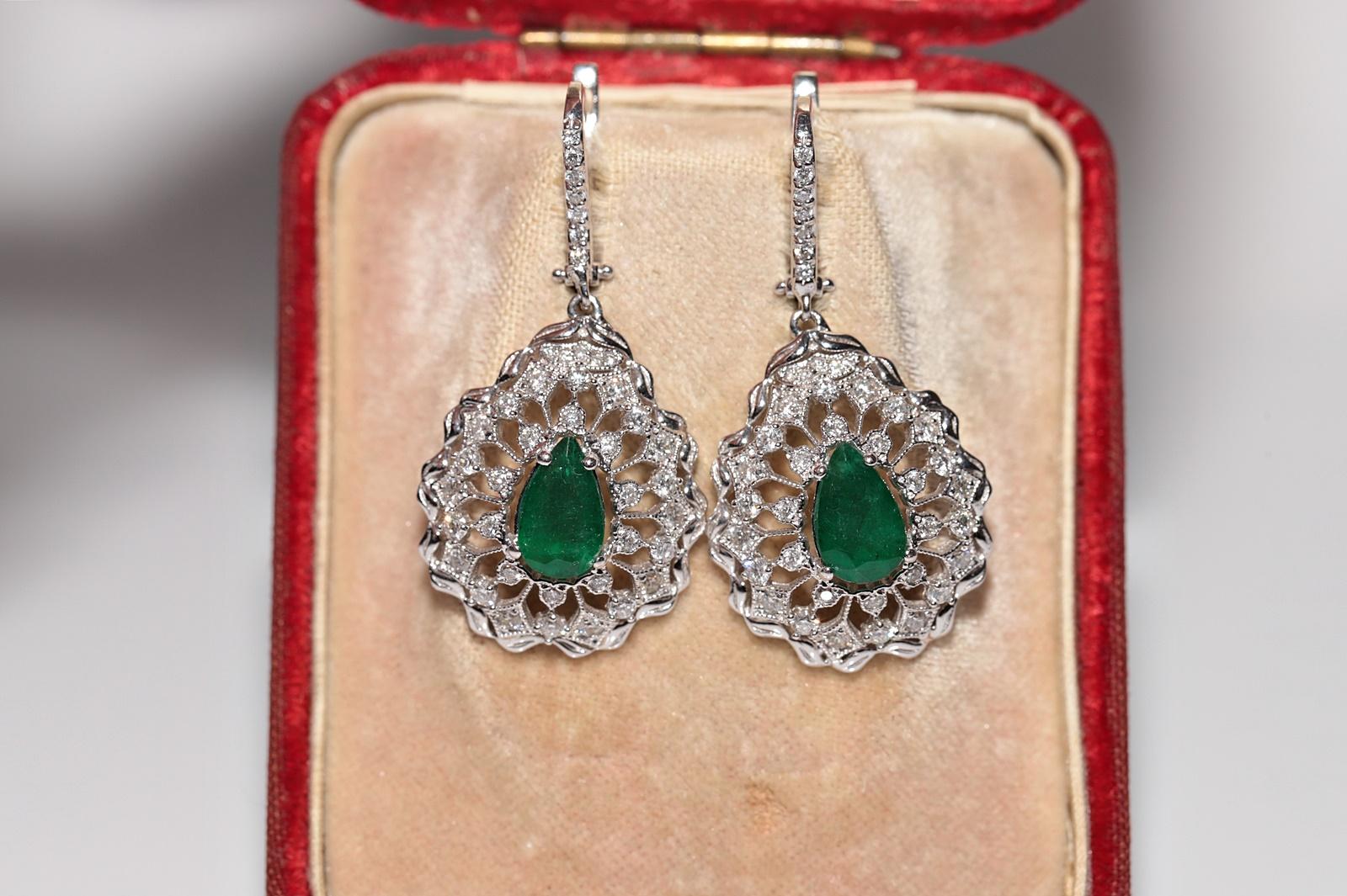 In very good condition.
Total weight is 11.5 grams.
Totally is diamond 1.60 ct.
The diamond is has G-H color and vs-s1 clarity.
Totally is emerald 2.79 ct.
The Box is not included.
Please contact for any questions.