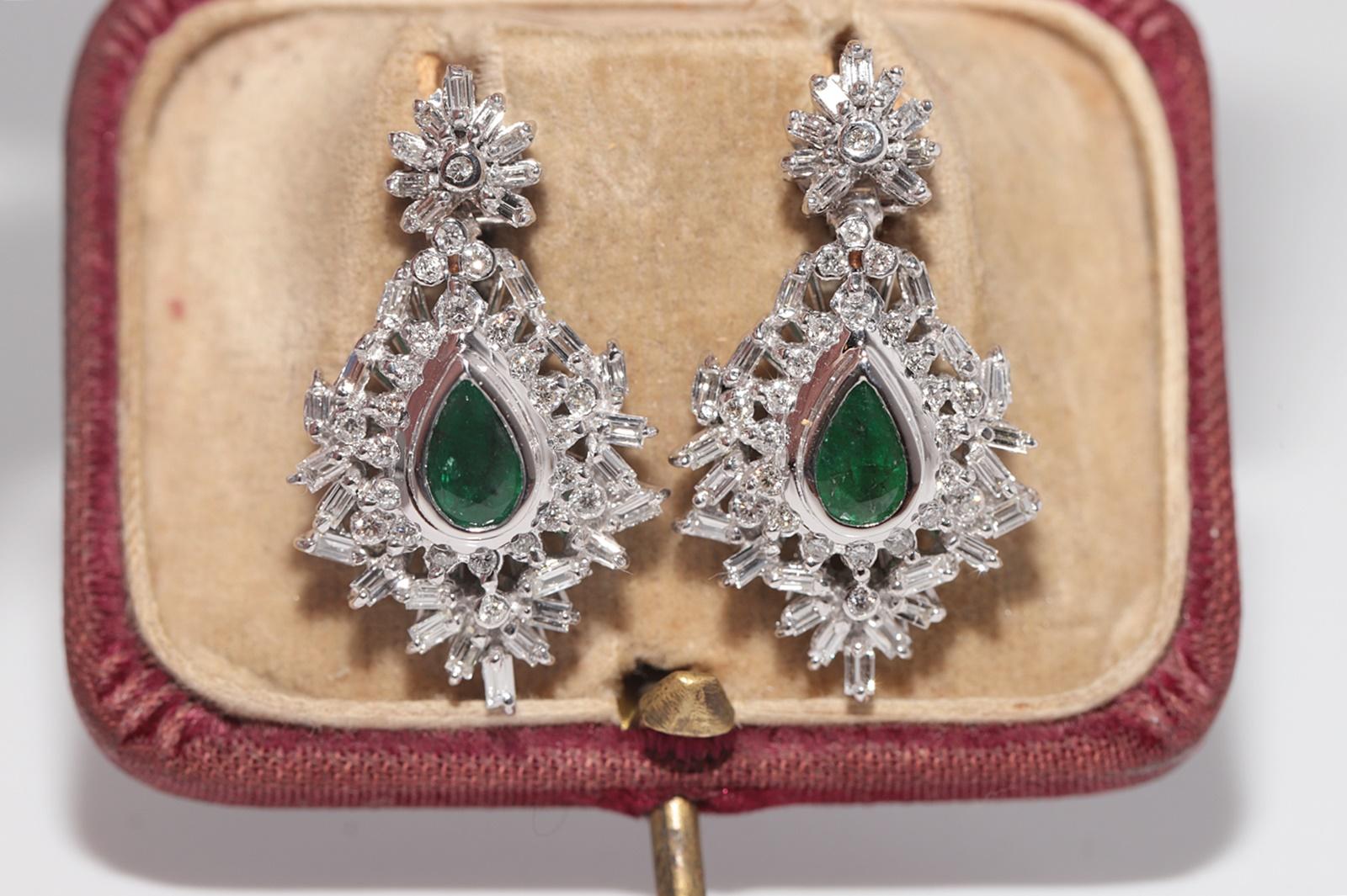 In sehr gutem Zustand.
Das Gesamtgewicht beträgt 10,1 Gramm.
Insgesamt ist der Diamant 1,15 ct.
Der Diamant hat die Farbe H und die Reinheit vvs1-vs1-s1.
Insgesamt ist Smaragd 1.60 ct.
Die Schachtel ist nicht enthalten.
Bitte kontaktieren Sie uns