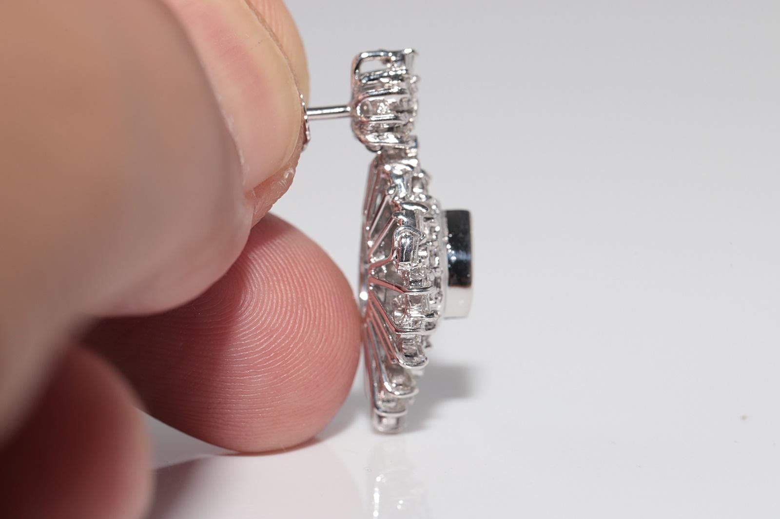 Vintage Circa 1990er Jahre Ohrring aus 18 Karat Gold mit natürlichem Diamanten und Smaragd im Birnenschliff Damen im Angebot