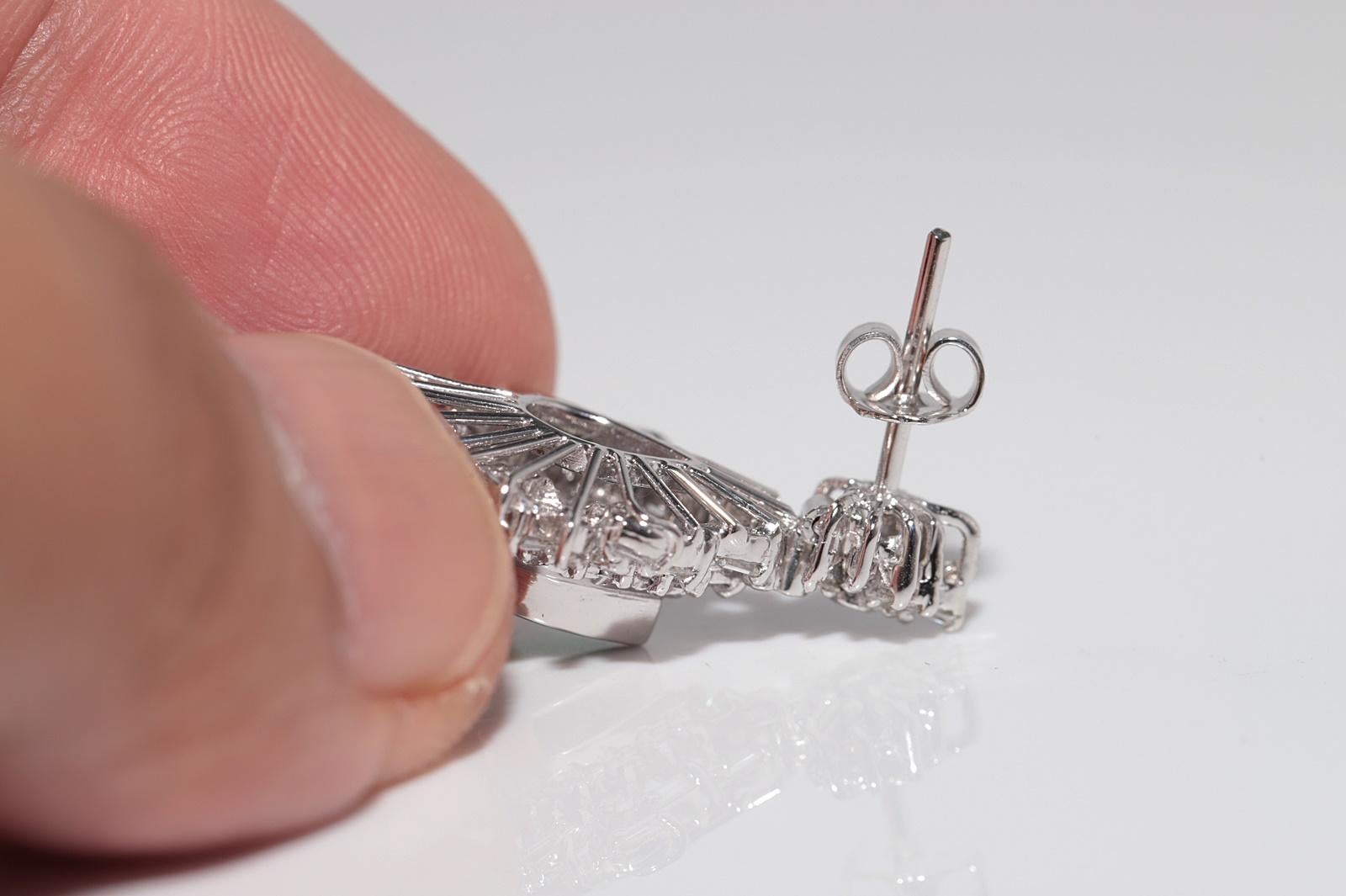 Vintage Circa 1990er Jahre Ohrring aus 18 Karat Gold mit natürlichem Diamanten und Smaragd im Birnenschliff im Angebot 2