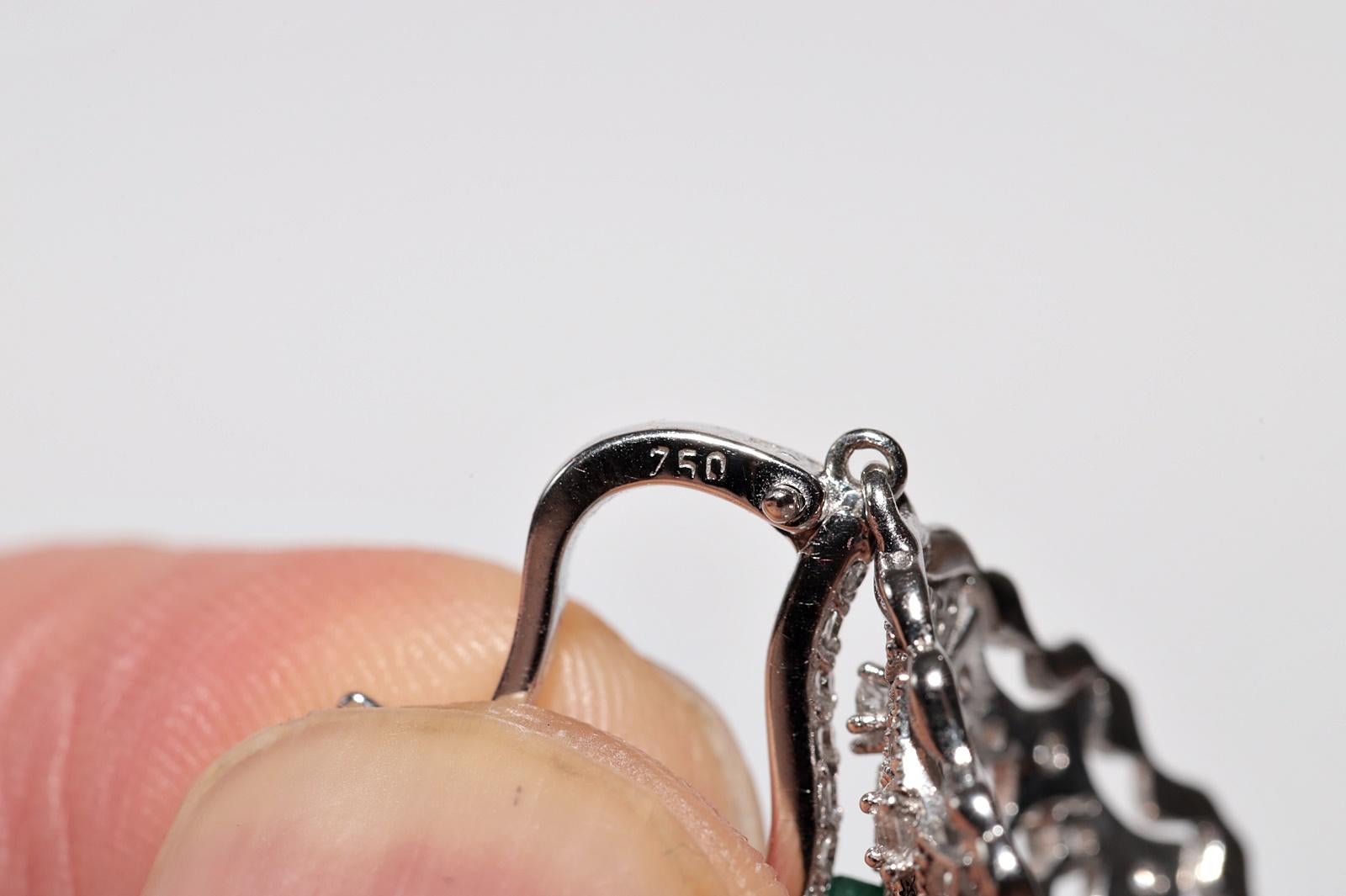 Vintage Circa 1990er Jahre Ohrring aus 18 Karat Gold mit natürlichem Diamanten und Smaragd im Birnenschliff im Angebot 2