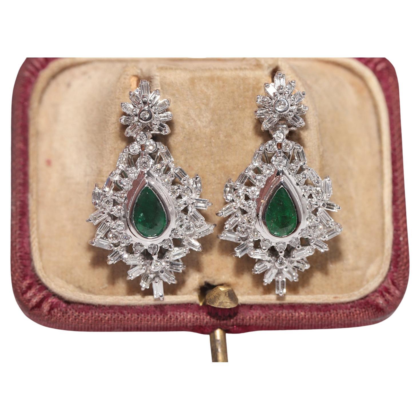 Vintage Circa 1990er Jahre Ohrring aus 18 Karat Gold mit natürlichem Diamanten und Smaragd im Birnenschliff