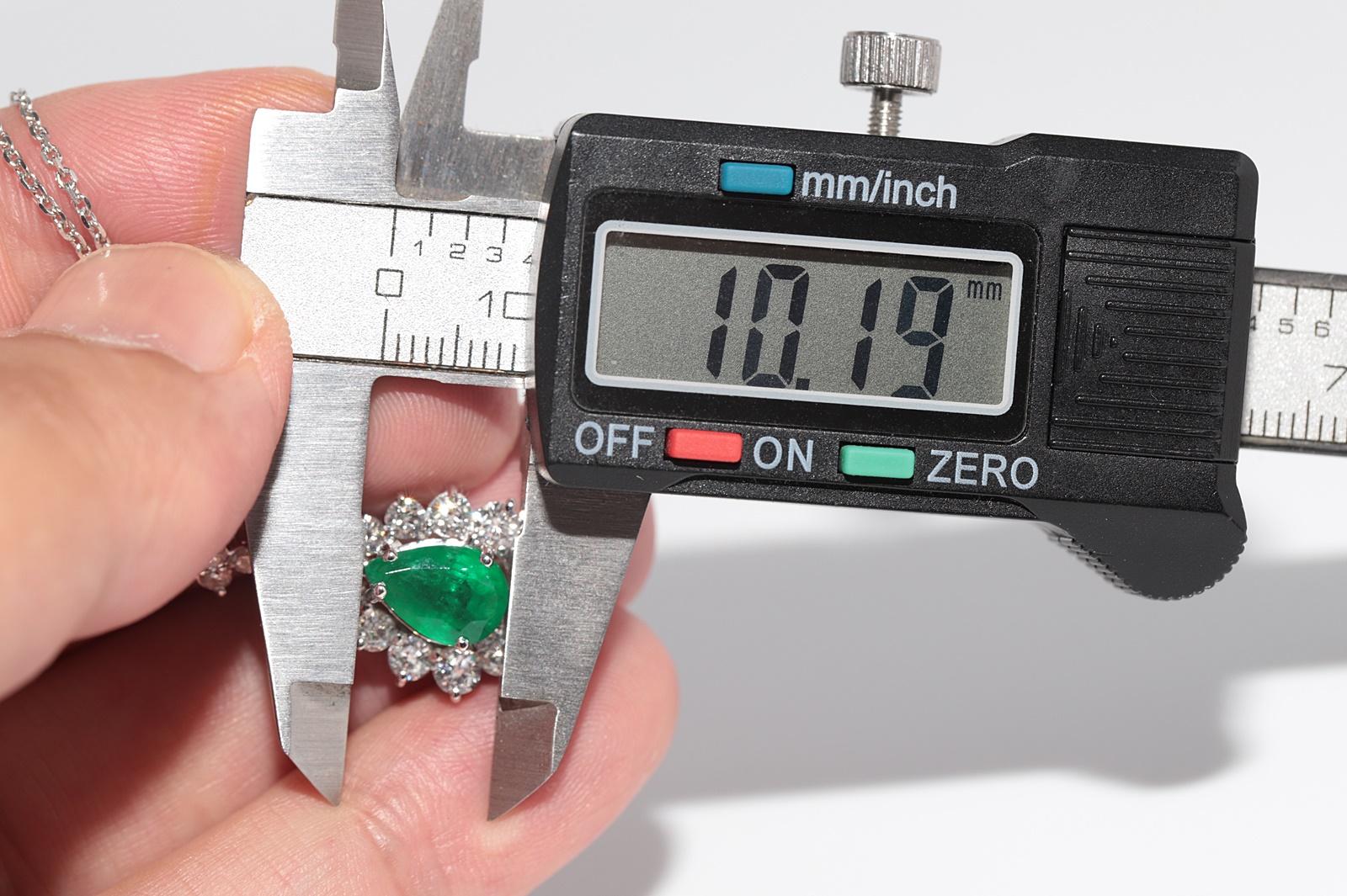 Vintage CIRCA 1990er 18k Gold Natürlicher Diamant und Smaragd im Birnenschliff Halskette im Angebot 9