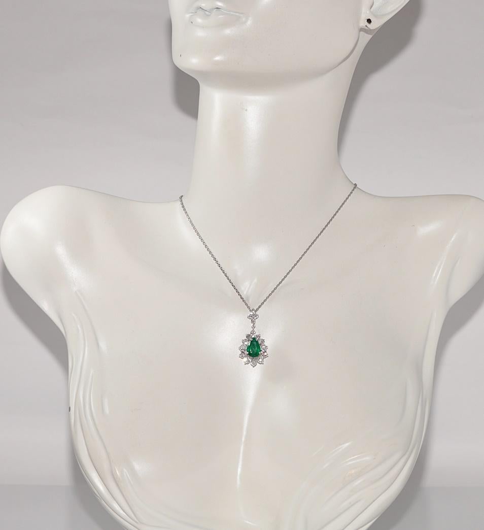 In very good condition.
Total weight is 9.6 grams.
Totally is diamond 1.50 ct.
The diamond is has F-G color and vvs1-vs1 clarity.
Totally is emerald 2 ct.
Total lenght is chain 45 cm.
Please contact for any questions.