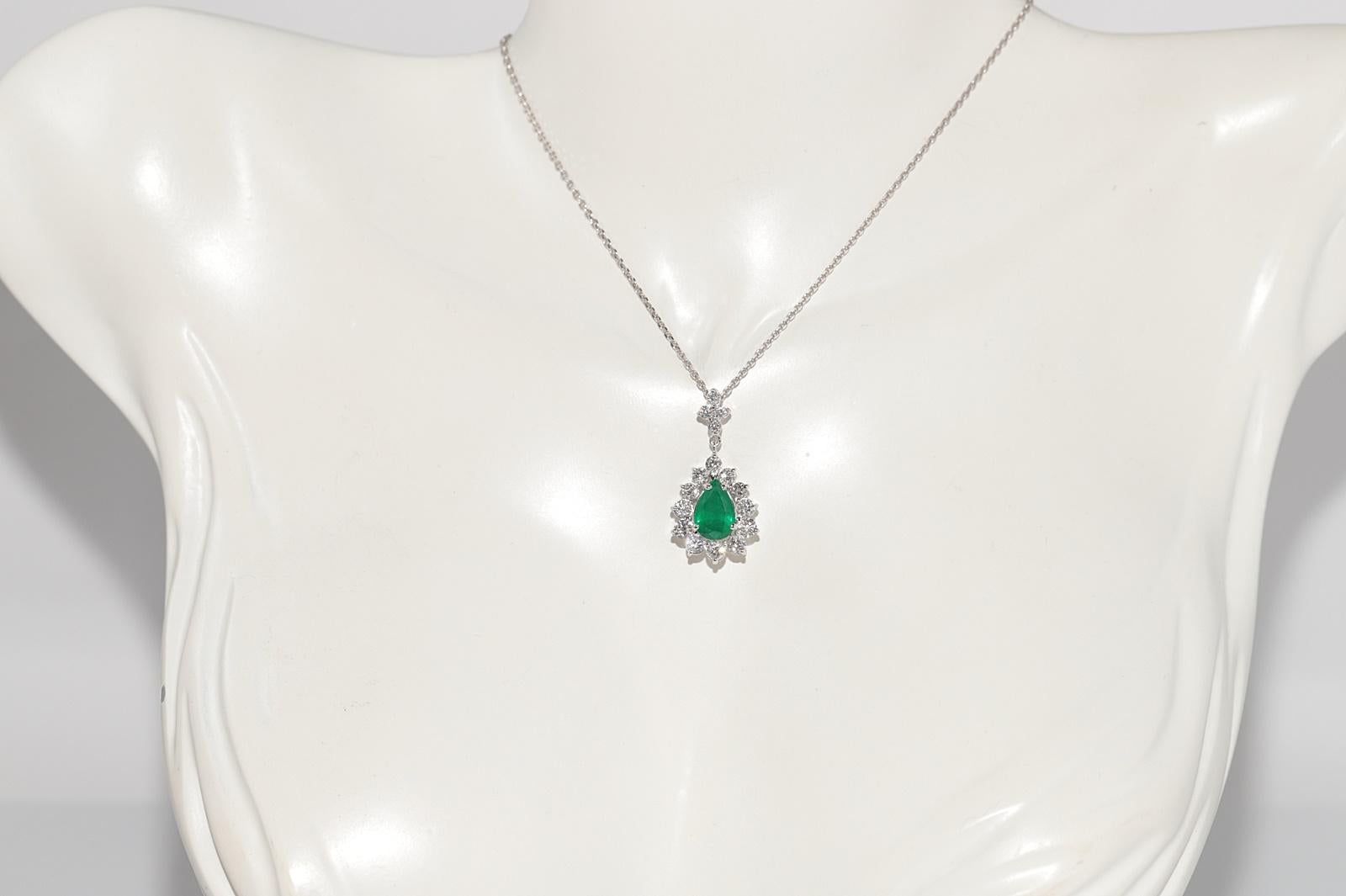 Artisan Vintage Circa 1990s 18k Gold Natural Diamond And Pear Cut Emerald Necklace For Sale