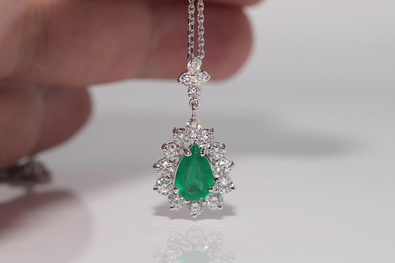 Women's Vintage Circa 1990s 18k Gold Natural Diamond And Pear Cut Emerald Necklace For Sale