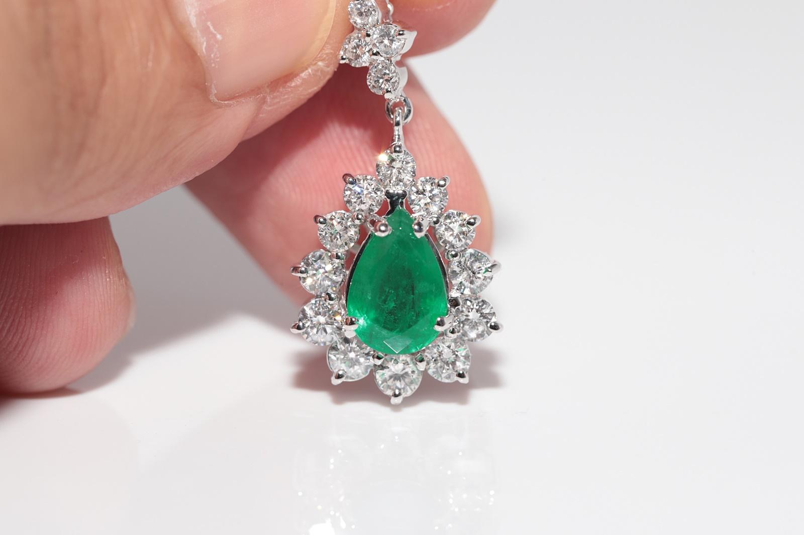 Vintage Circa 1990s 18k Gold Natural Diamond And Pear Cut Emerald Necklace For Sale 2