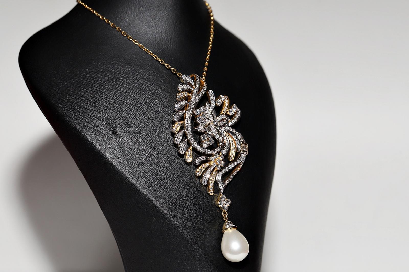 Vintage Circa 1990er Jahre 18k Gold Natürlicher Diamant und Perle Dekorierte Halskette (Retro) im Angebot
