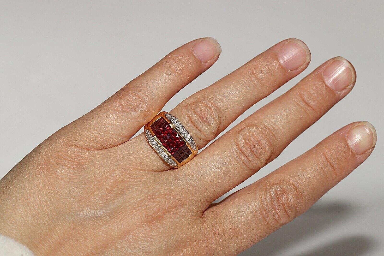 Vintage Circa 1990s 18k Gold Natural Diamond And Princess Cut Ruby Ring For Sale 4