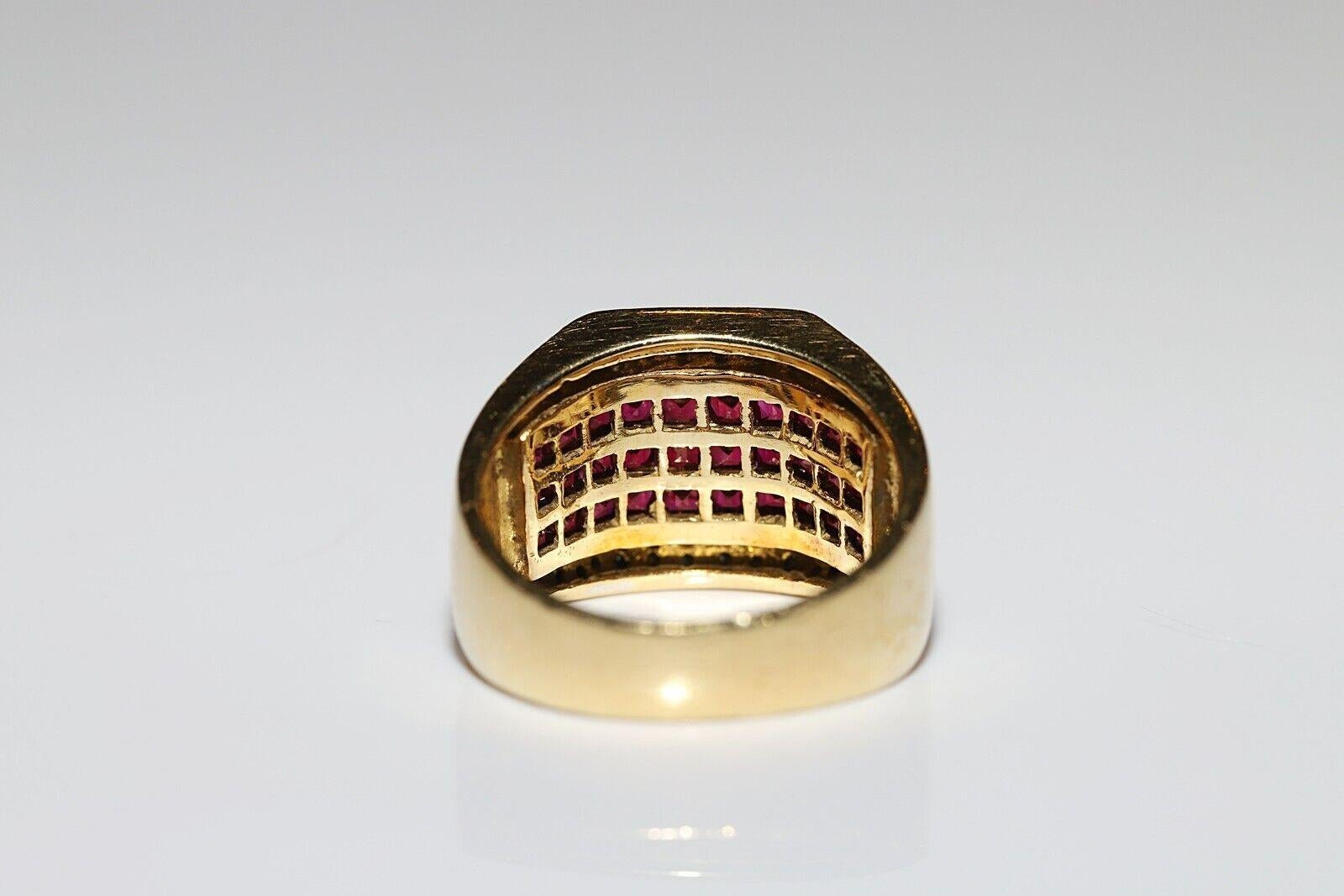 Vintage Circa 1990s 18k Gold Natural Diamond And Princess Cut Ruby Ring In Good Condition For Sale In Fatih/İstanbul, 34