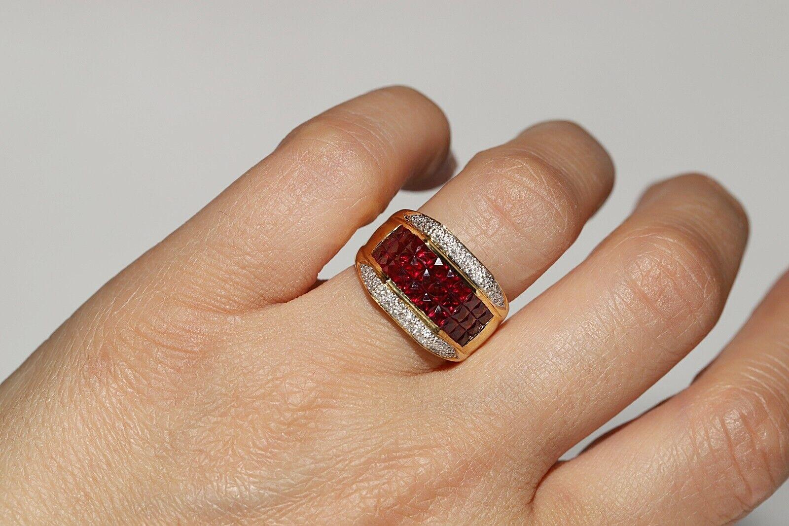 Vintage Circa 1990s 18k Gold Natural Diamond And Princess Cut Ruby Ring For Sale 3