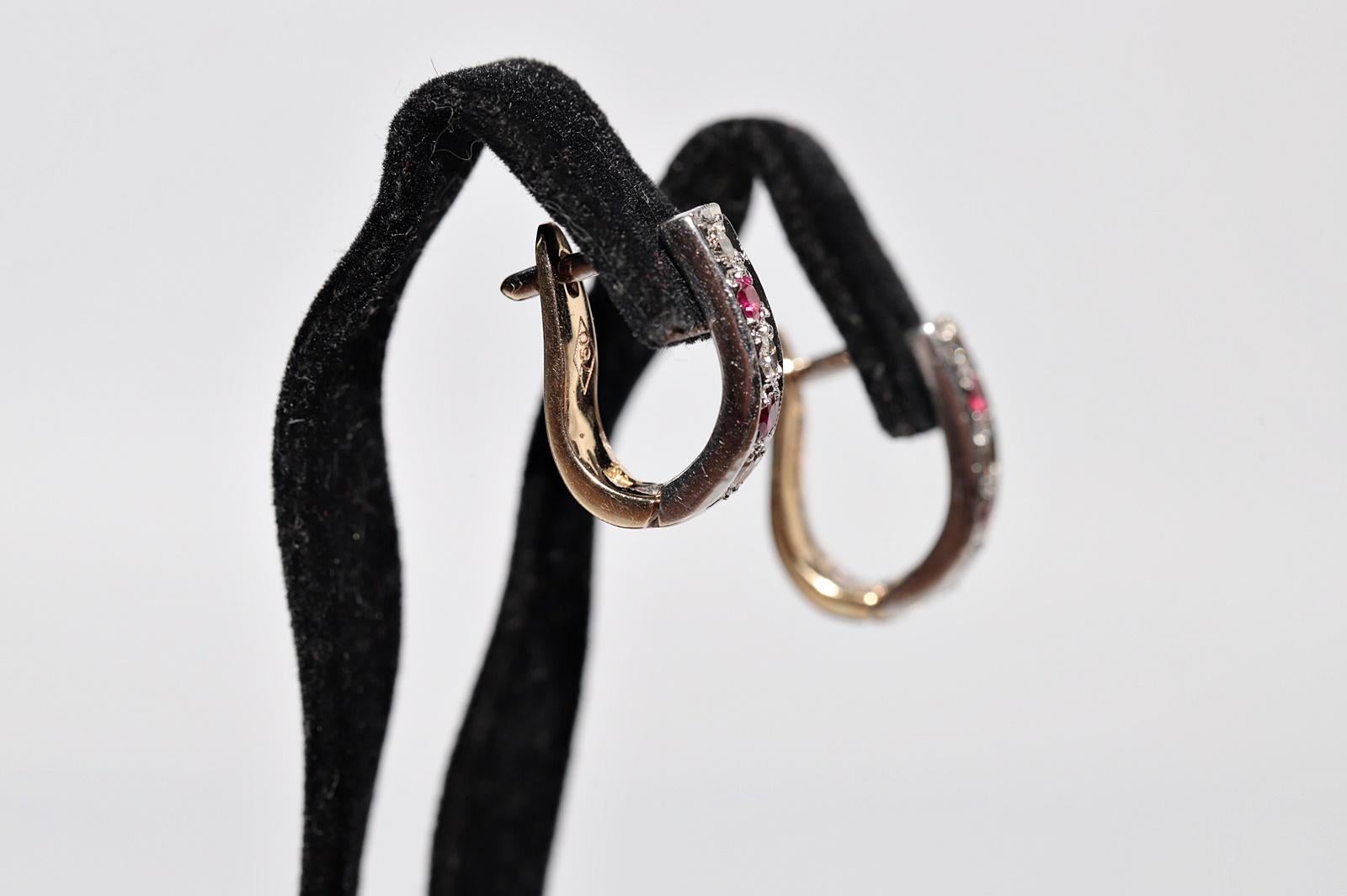 Vintage Circa 1990er Jahre 18k Gold Natürlicher Diamant und Rubin Dekorierter Ohrring (Retro) im Angebot