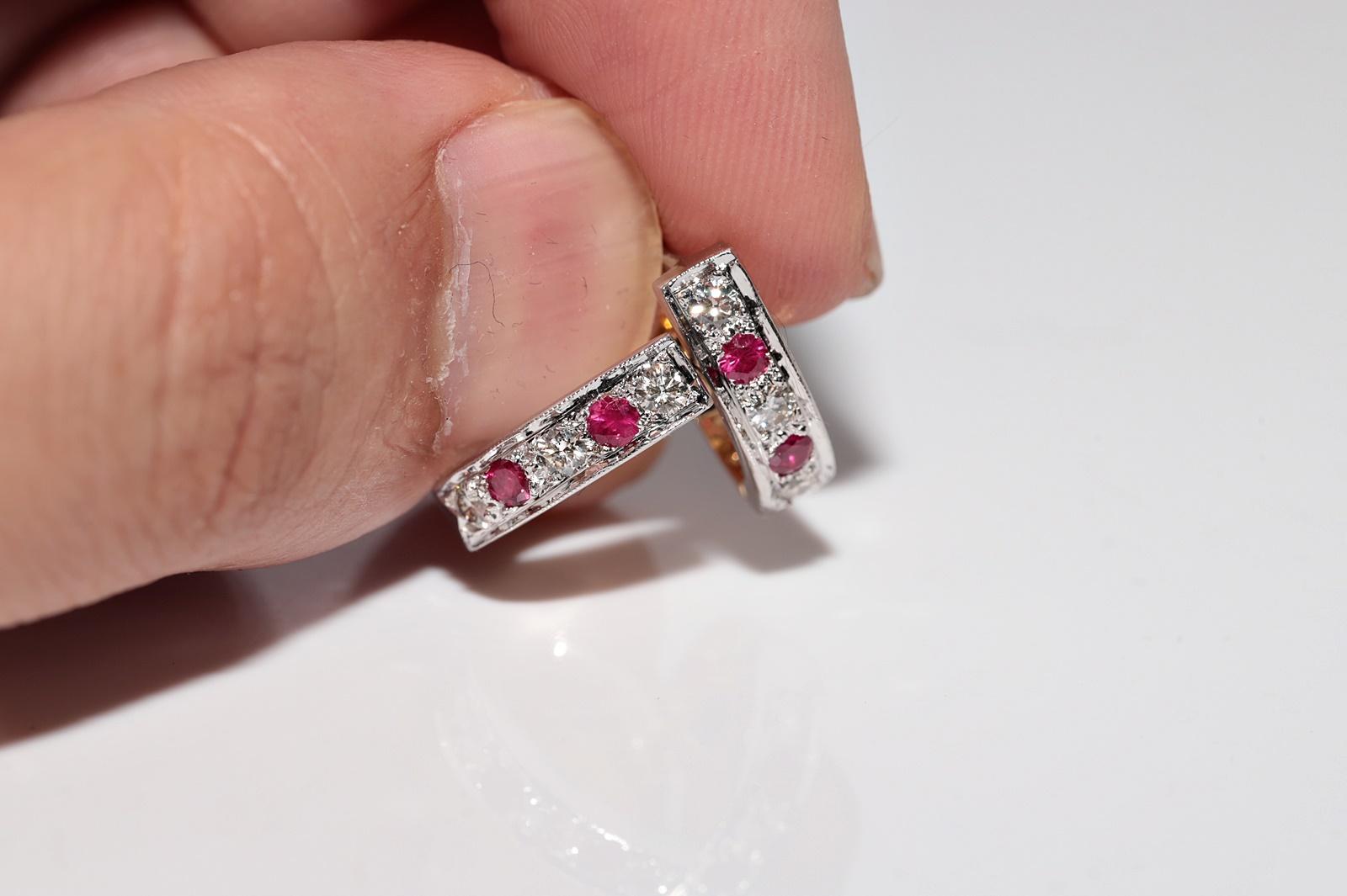 Vintage Circa 1990er Jahre 18k Gold Natürlicher Diamant und Rubin Dekorierter Ohrring (Brillantschliff) im Angebot
