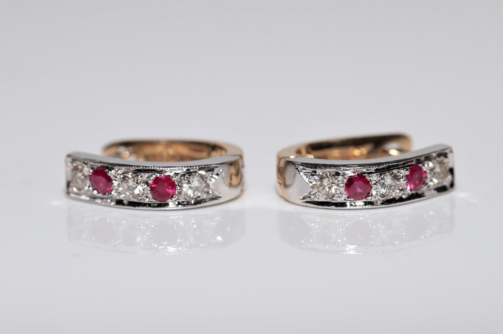 Vintage Circa 1990er Jahre 18k Gold Natürlicher Diamant und Rubin Dekorierter Ohrring Damen im Angebot