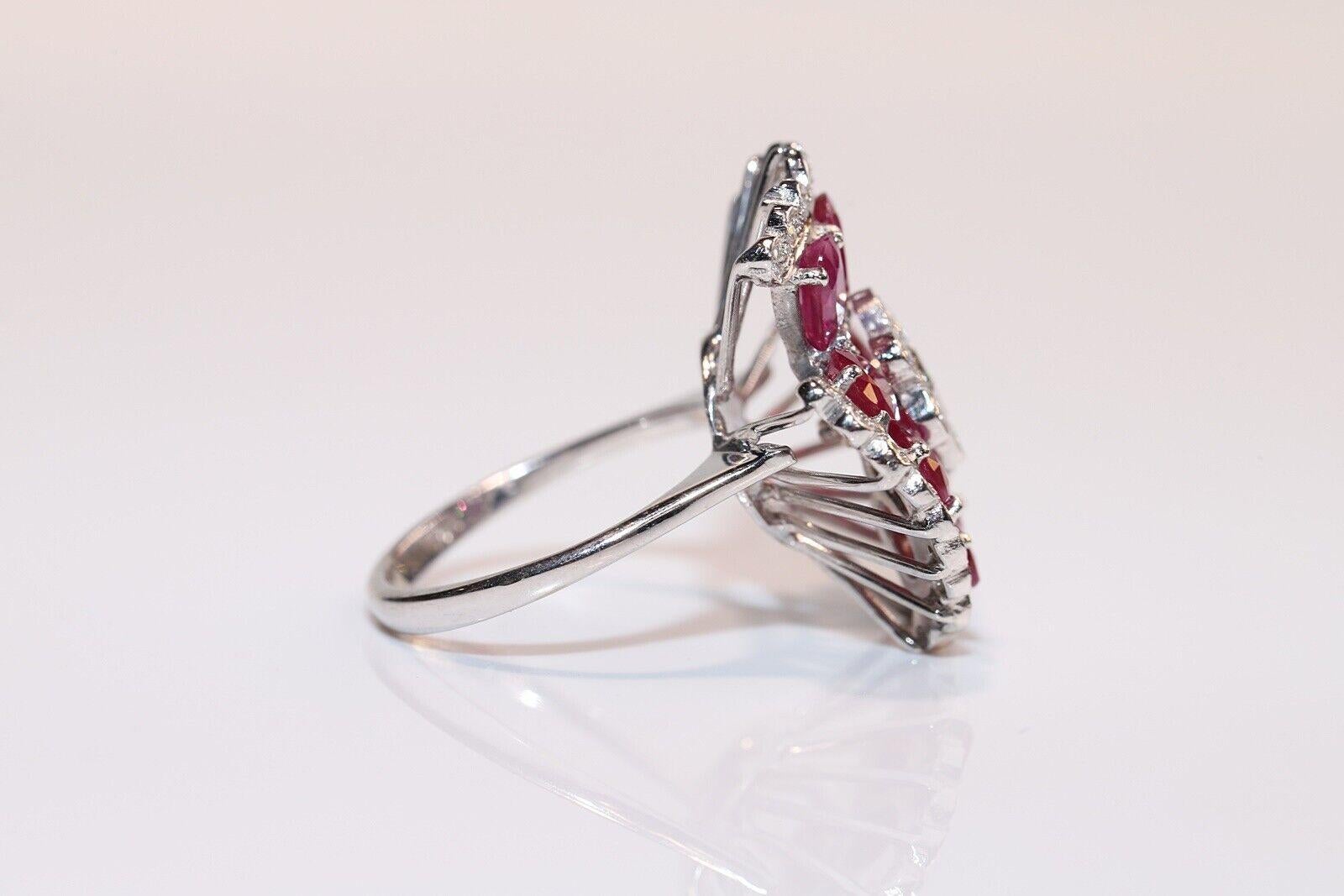 Brilliant Cut Vintage Circa 1990s 18k Gold Natural Diamond And Ruby Decorated Flowers Ring For Sale