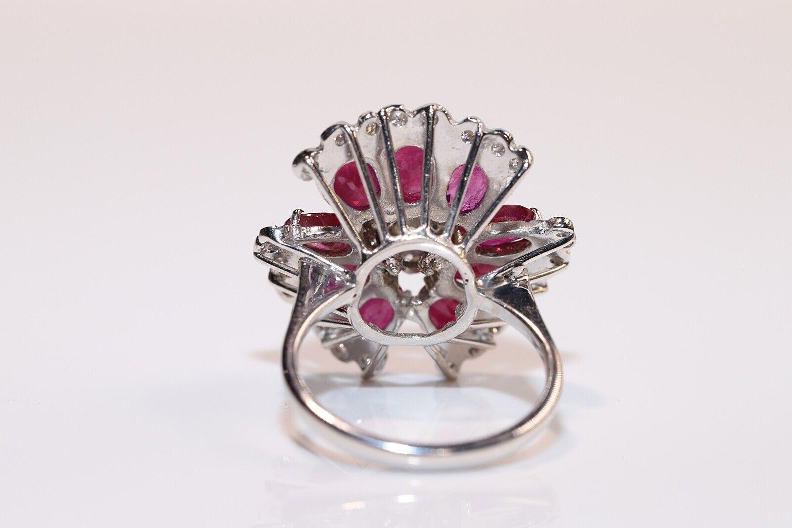 Vintage Circa 1990s 18k Gold Natural Diamond And Ruby Decorated Flowers Ring In Good Condition For Sale In Fatih/İstanbul, 34