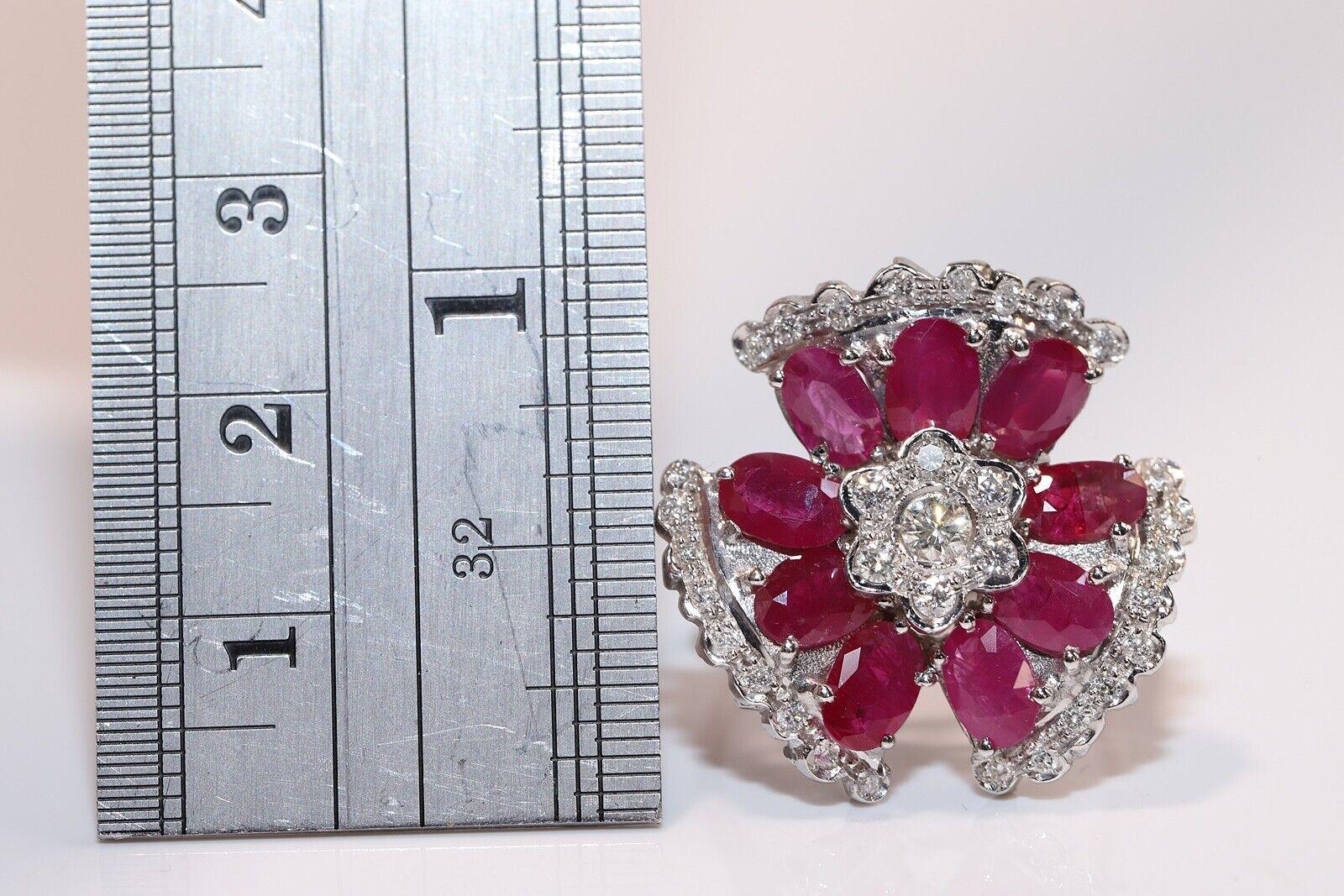 Vintage Circa 1990s 18k Gold Natural Diamond And Ruby Decorated Flowers Ring For Sale 2