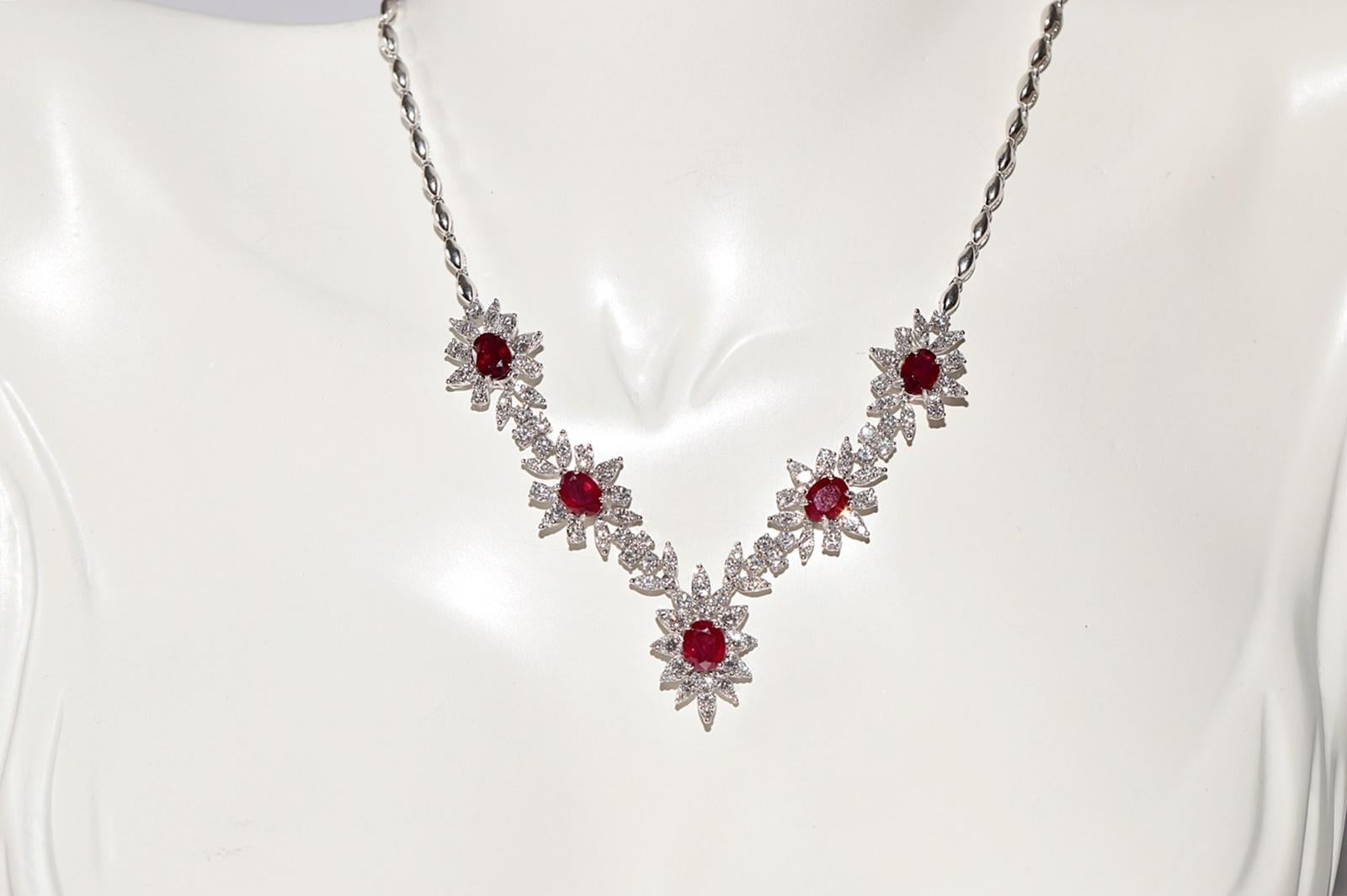 Vintage Circa 1990er Jahre 18k Gold Natürlicher Diamant und Rubin Dekorierte Halskette (Retro) im Angebot