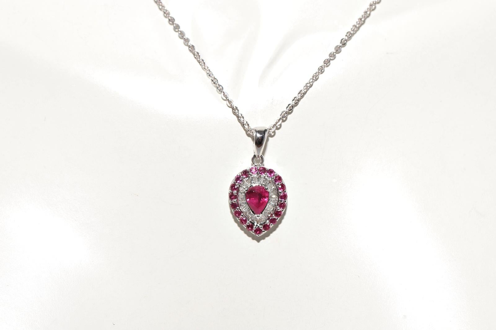 Vintage Circa 1990er Jahre 18k Gold natürlichen Diamanten und Rubin dekoriert Anhänger Halskette (Baguetteschliff) im Angebot