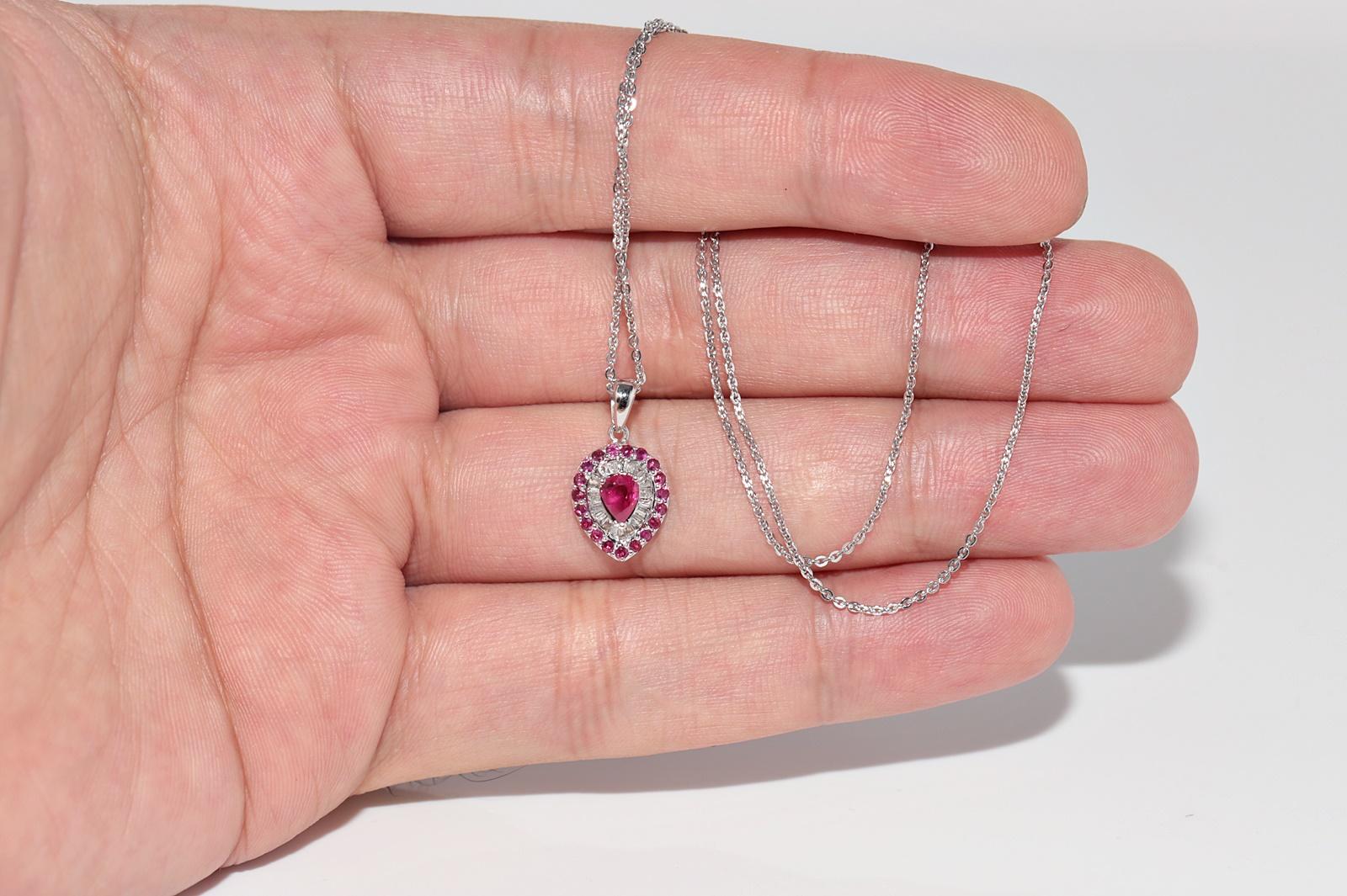 Vintage Circa 1990er Jahre 18k Gold natürlichen Diamanten und Rubin dekoriert Anhänger Halskette im Angebot 1