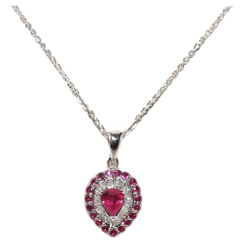 Vintage Circa 1990er Jahre 18k Gold natürlichen Diamanten und Rubin dekoriert Anhänger Halskette im Angebot