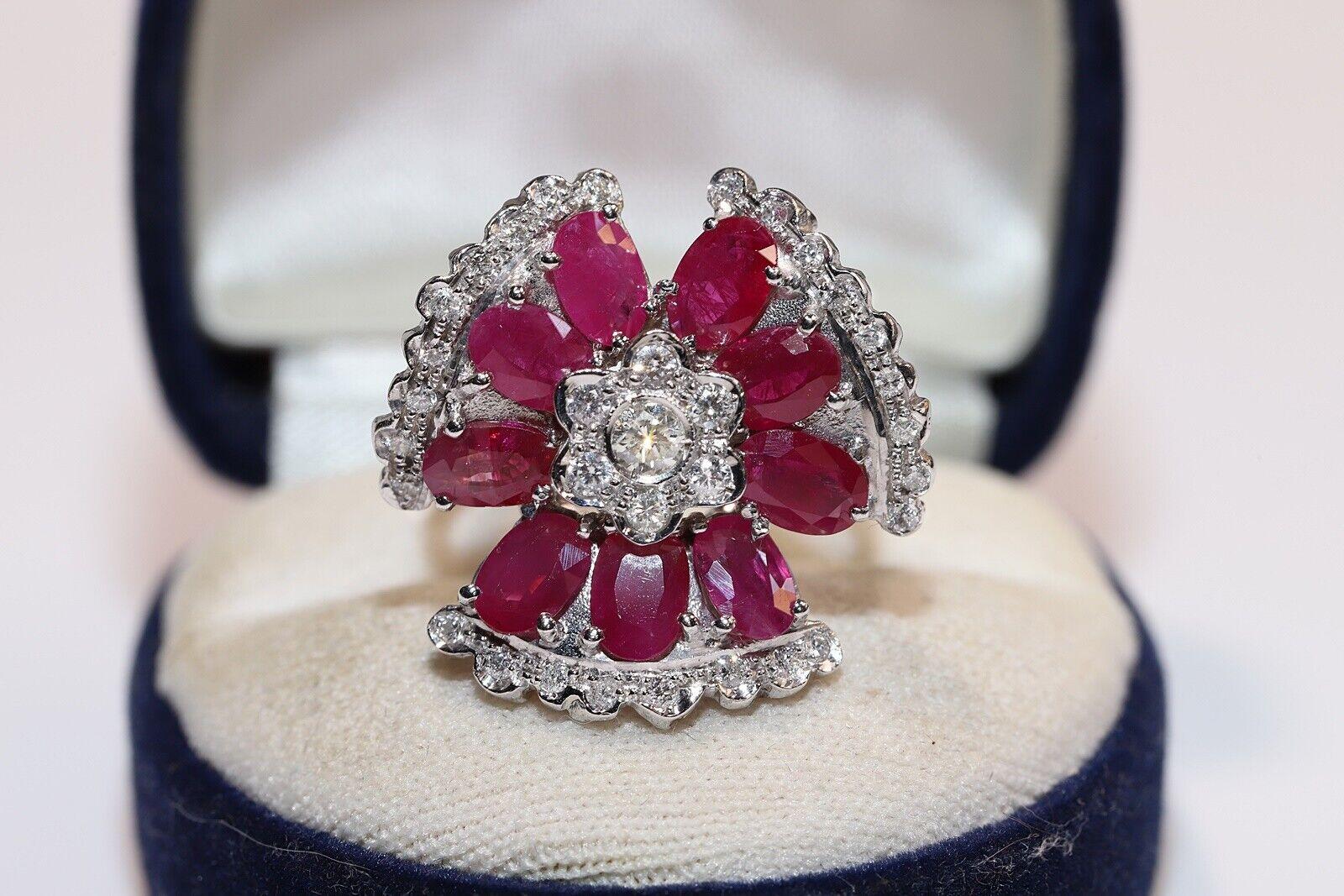 Vintage Circa 1990s 18k Gold Natural Diamond And Ruby Decorated Ring  For Sale 4