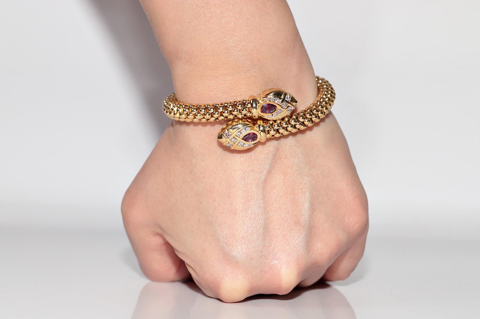 Vintage Circa 1990er Jahre 18k Gold natürlicher Diamant und Rubin verziertes Schlangenarmband im Angebot 11