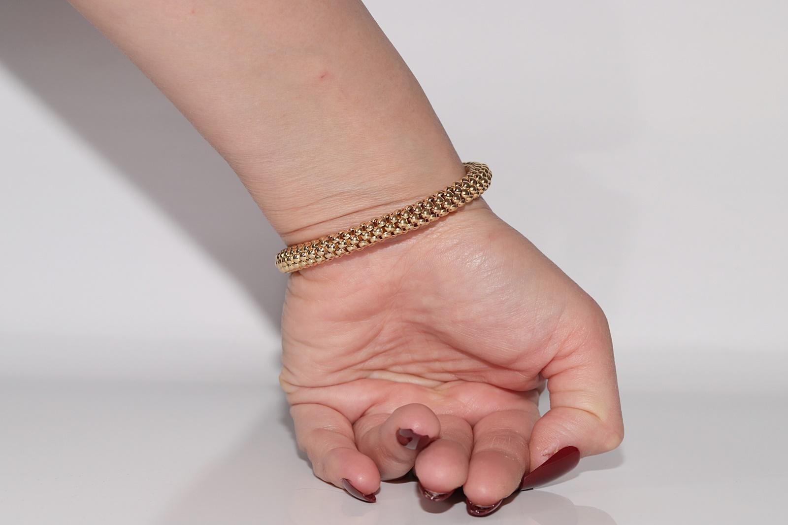 Vintage Circa 1990er Jahre 18k Gold natürlicher Diamant und Rubin verziertes Schlangenarmband im Angebot 14