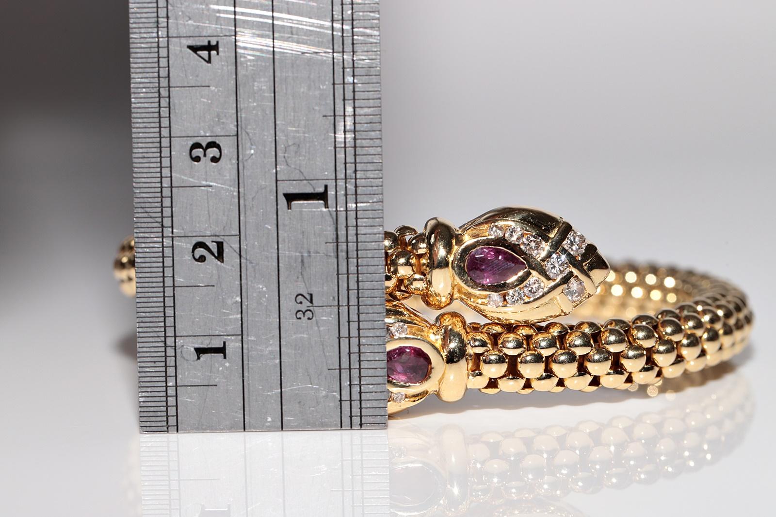 Vintage Circa 1990er Jahre 18k Gold natürlicher Diamant und Rubin verziertes Schlangenarmband im Angebot 1