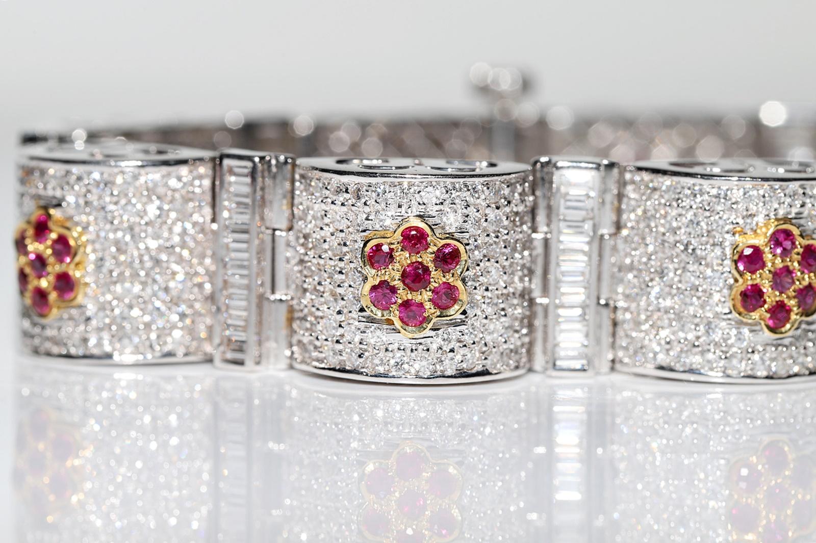 Vintage Circa 1990s 18k Gold Natural Diamond And Ruby Decorated Strong Bracelet  In Good Condition For Sale In Fatih/İstanbul, 34