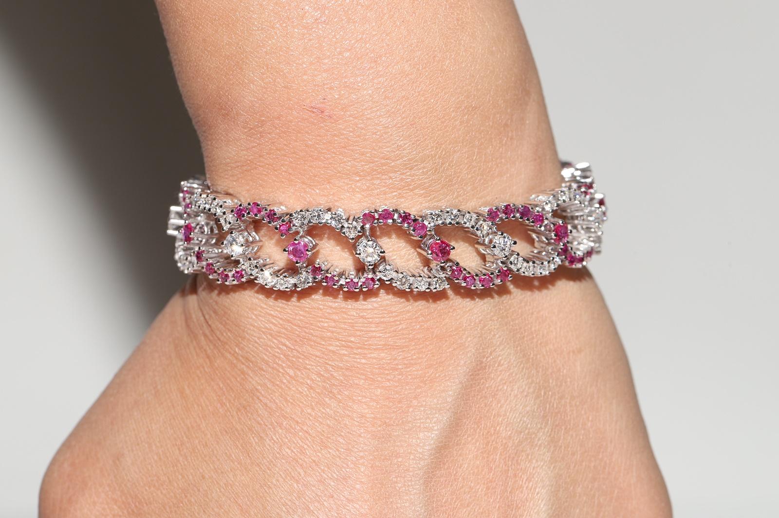 Vintage Circa 1990s 18k Gold Natural Diamond And Ruby Decorated Tennis Bracelet In Good Condition For Sale In Fatih/İstanbul, 34