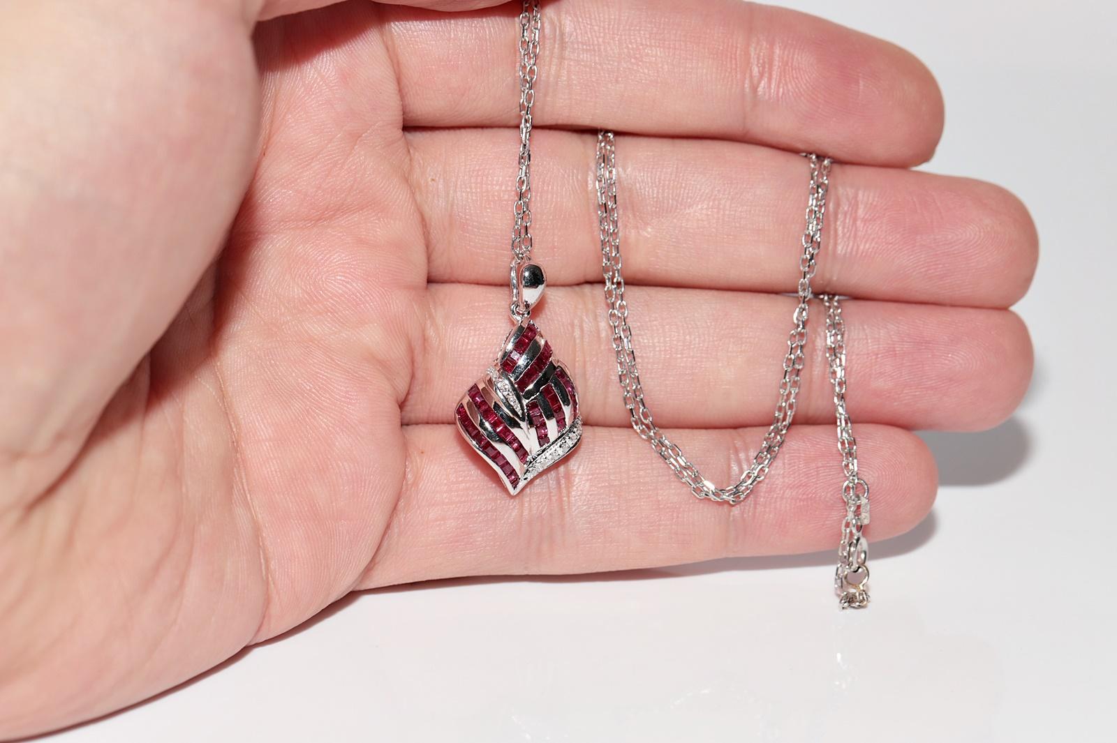Vintage Circa 1990s 18k Gold Natural Diamond And  Ruby Pendant  Necklace For Sale 5