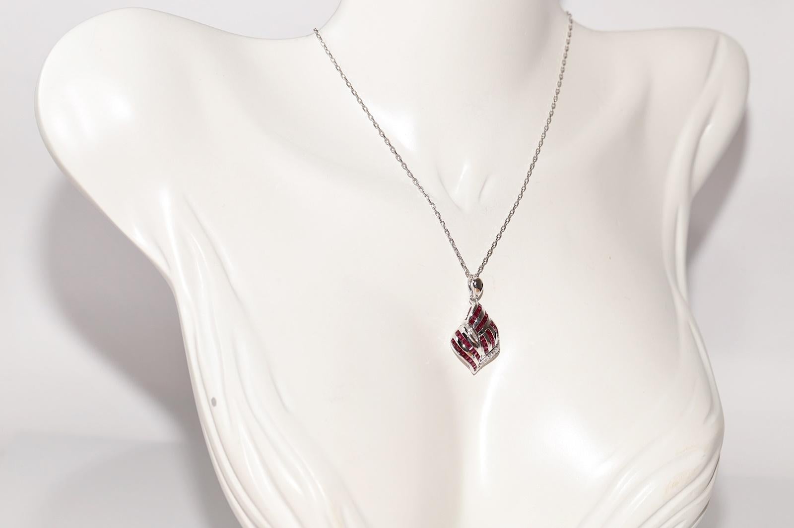 Vintage Circa 1990s 18k Gold Natural Diamond And  Ruby Pendant  Necklace In Good Condition For Sale In Fatih/İstanbul, 34