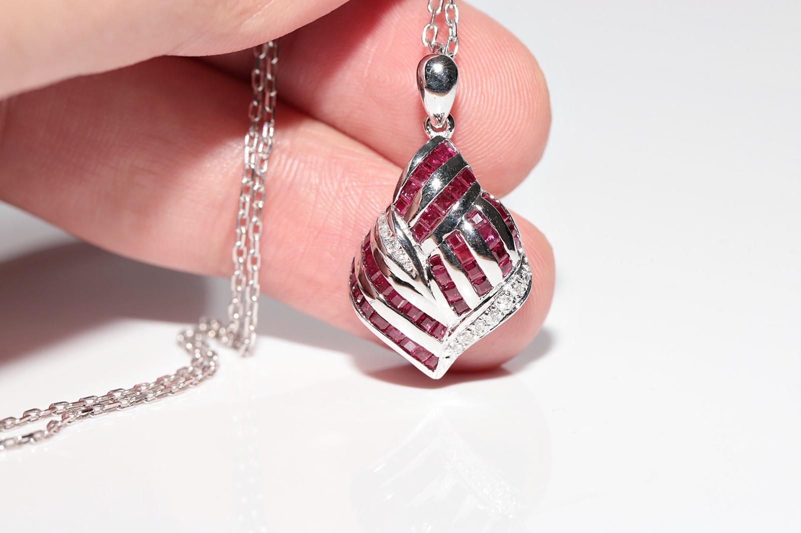 Vintage Circa 1990s 18k Gold Natural Diamond And  Ruby Pendant  Necklace For Sale 1