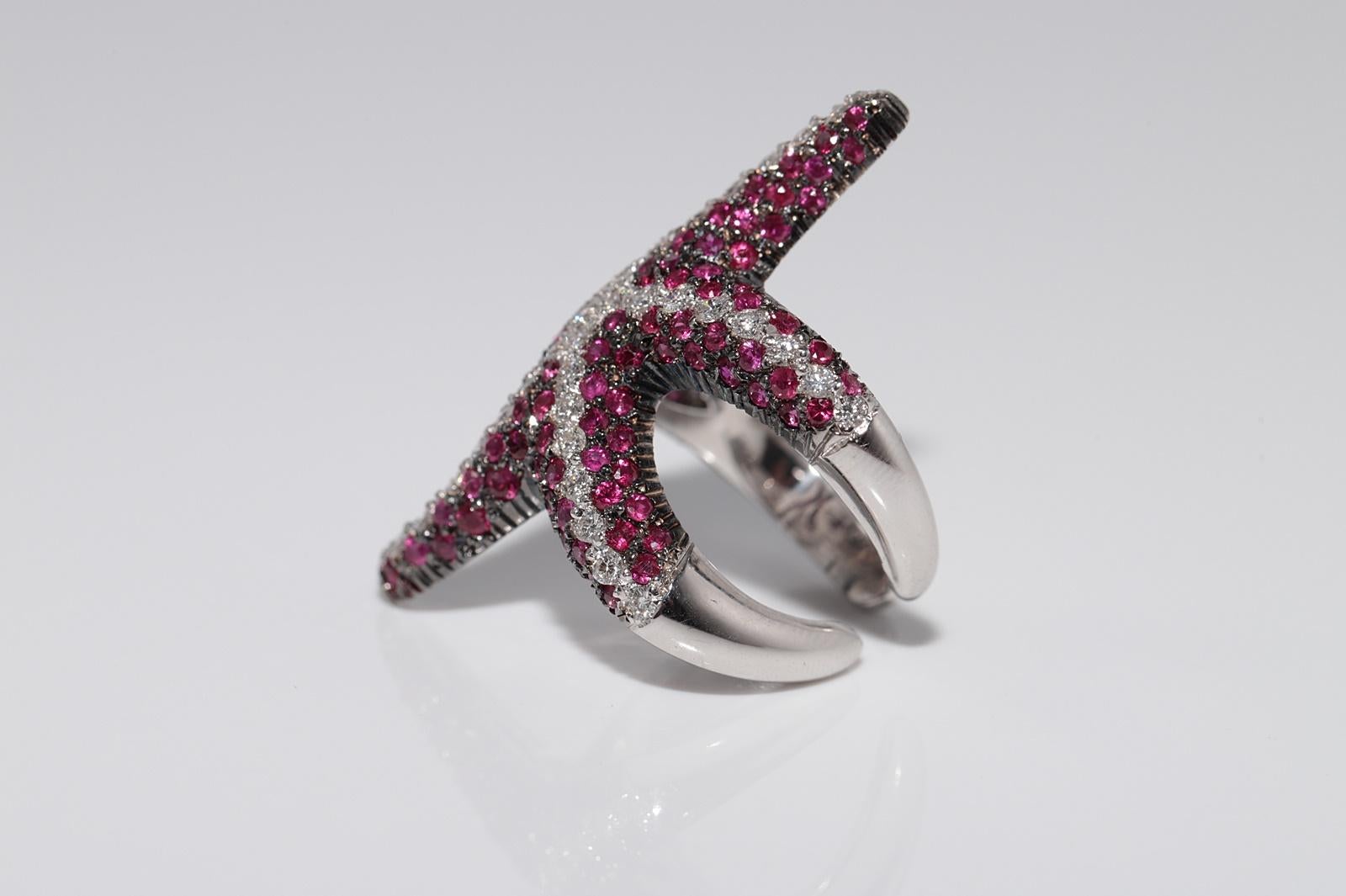 Vintage Circa 1990s 18k Gold Natural Diamond And Ruby Starfish Design Ring For Sale 5