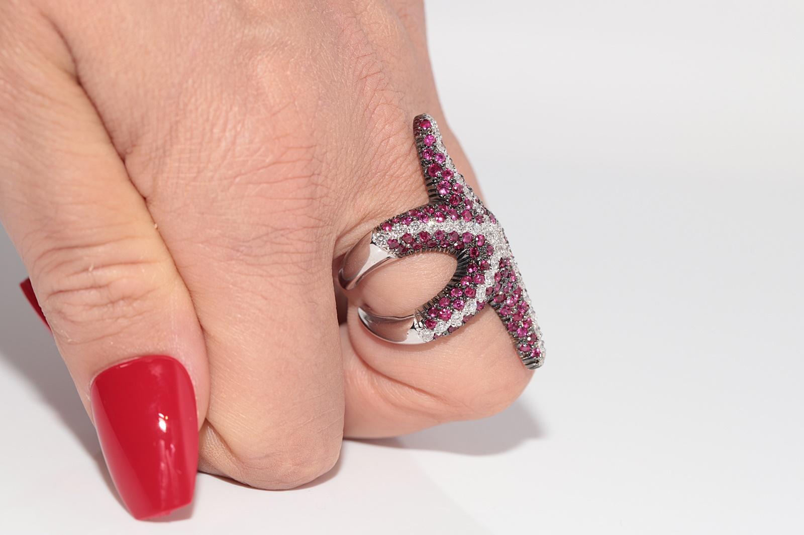 Vintage Circa 1990s 18k Gold Natural Diamond And Ruby Starfish Design Ring In Good Condition For Sale In Fatih/İstanbul, 34