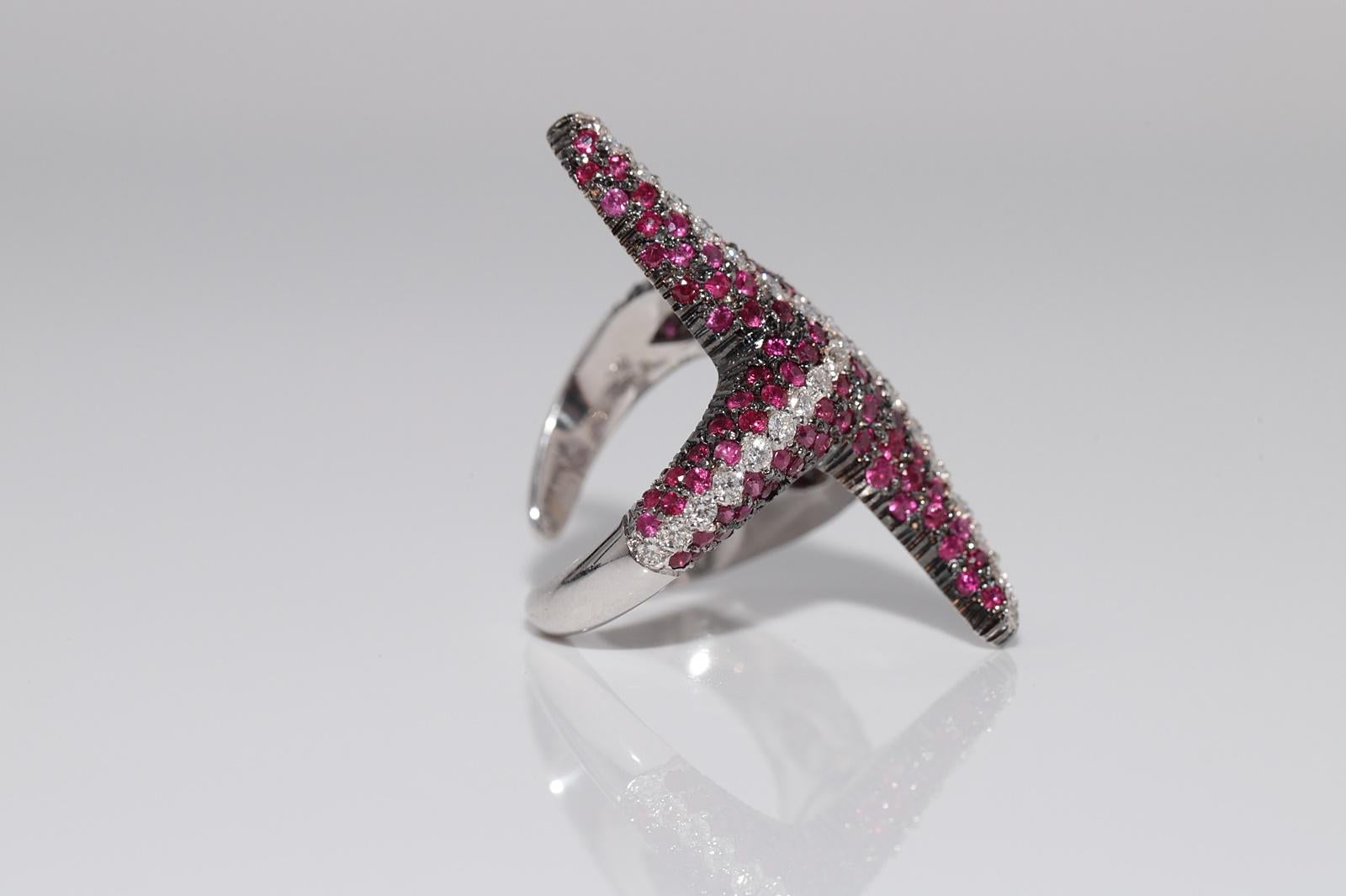 Vintage Circa 1990s 18k Gold Natural Diamond And Ruby Starfish Design Ring For Sale 2