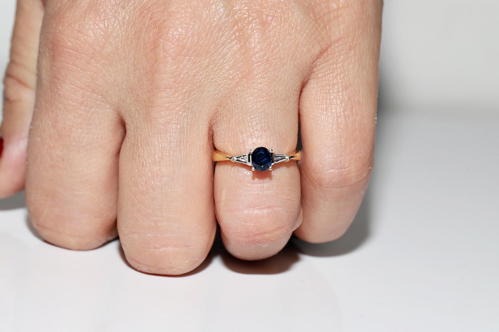 Vintage Circa 1990er Jahre 18k Gold Natürlicher Diamant und Saphir Dekorierter Ring (Baguetteschliff) im Angebot