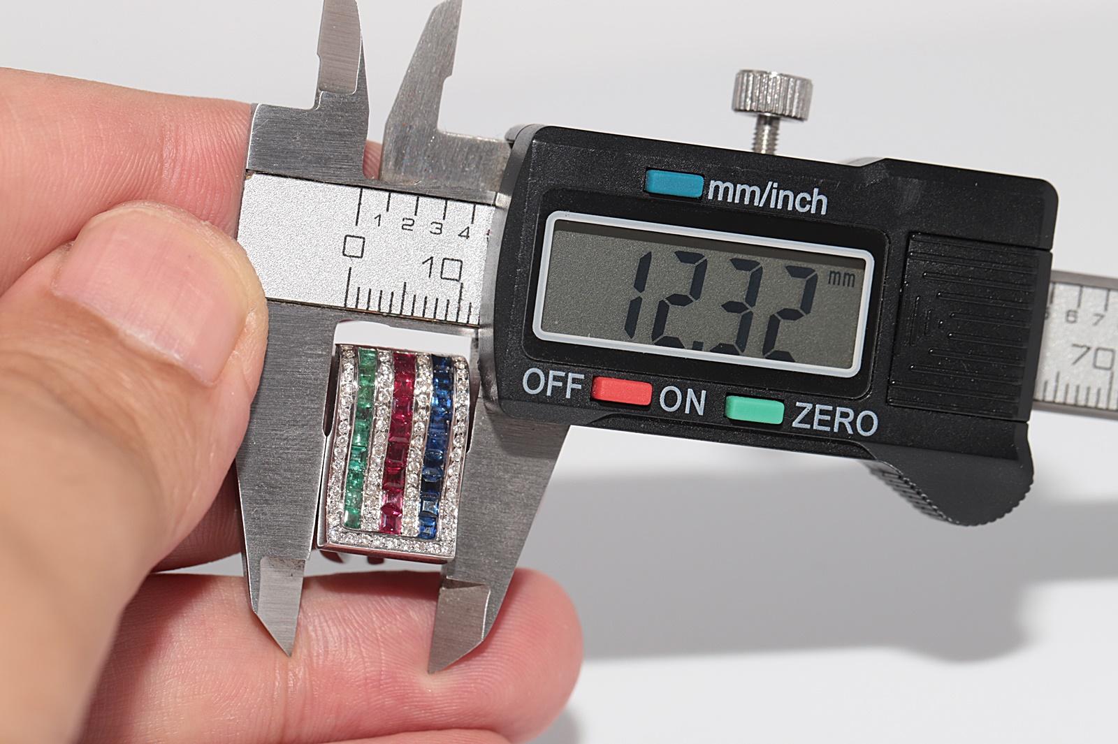 Vintage CIRCA 1990er 18k Gold Natürlicher Diamant und Saphir Smaragd Rubin Ring im Angebot 5