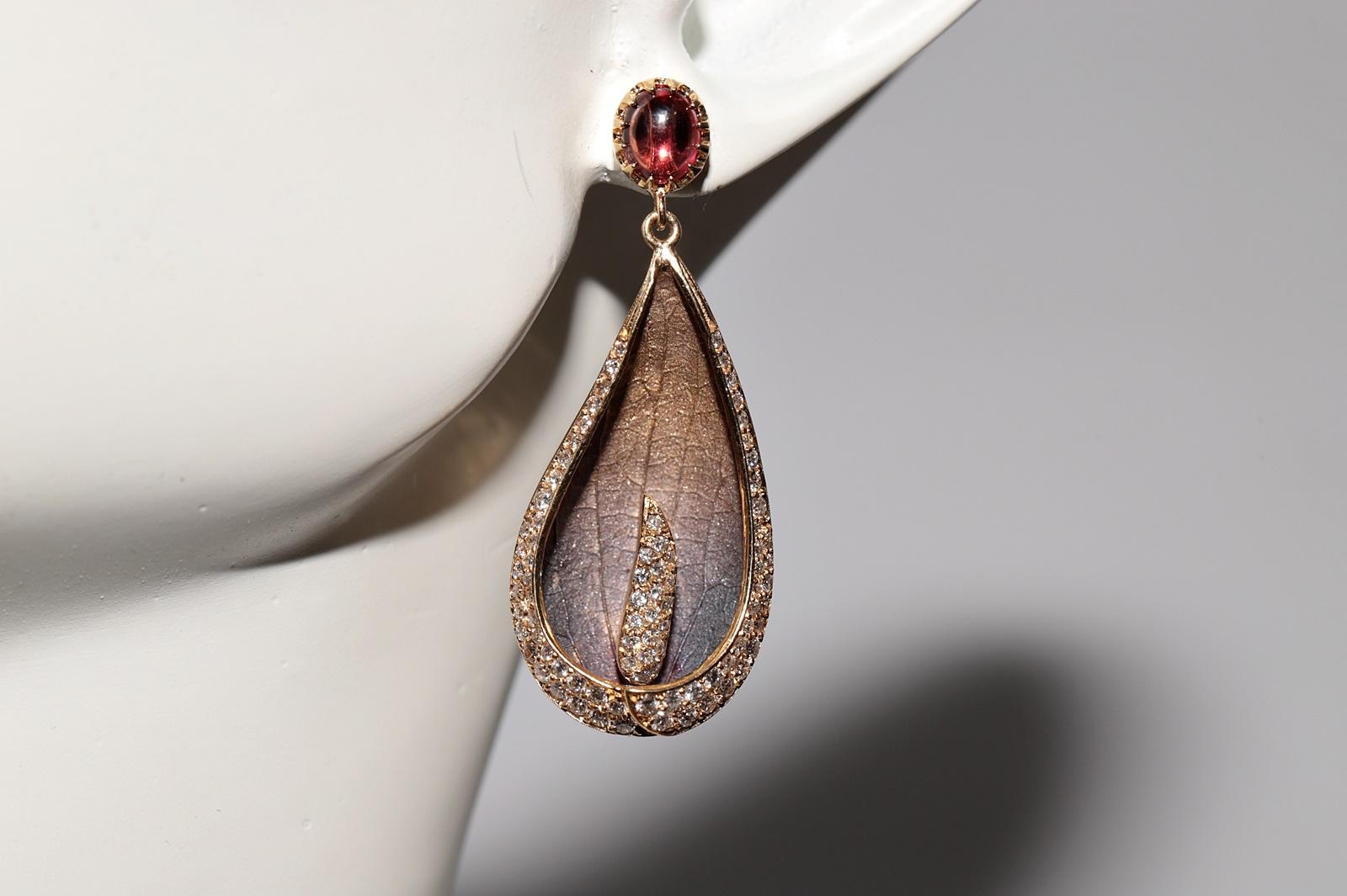 Brilliant Cut Vintage Circa 1990s 18k Gold Natural Diamond And Tourmaline Leaf Earring For Sale
