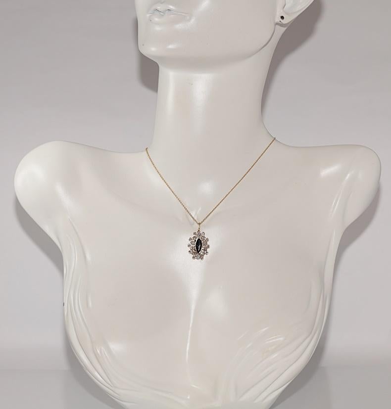 In very good condition.
Total weight 7.1 grams.
Totally is diamond 1.15 ct.
The diamond is has G-H color and vvs-vs clarity.
Totally is tourmaline is 0.80 ct.
The chain is 45 cm.
Please contact for any questions.