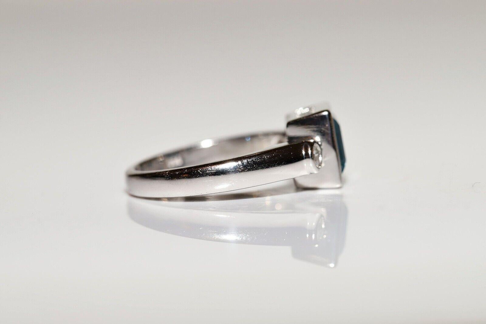 In ottime condizioni.
Il peso totale è di 5,7 grammi.
Il diamante è di 0,10 carati.
Il diamante ha colore G e purezza vs.
La misura dell'anello è US 6 (Can può realizzare qualsiasi misura).
Possiamo realizzare qualsiasi dimensione.
Ridimensioniamo