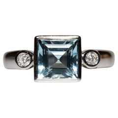 Vintage Circa 1990s 18k Gold Natural Diamond Aquamarine Decorated Strong Ring