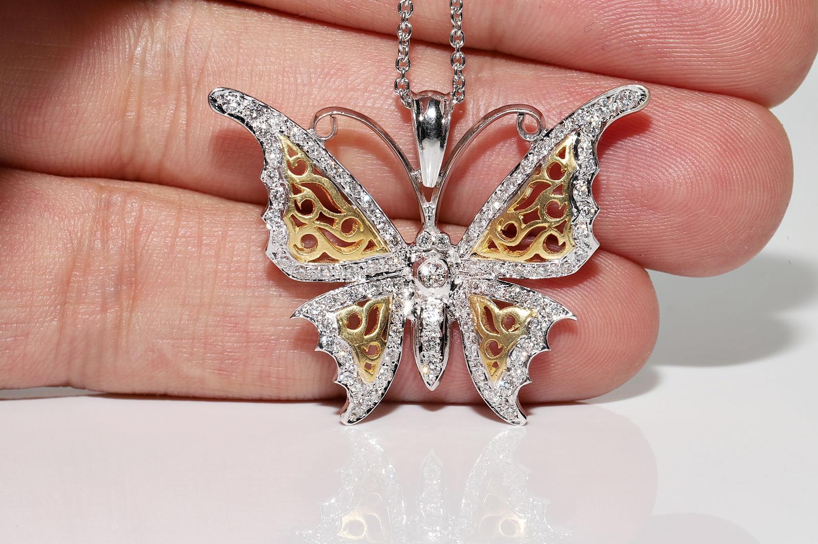 Vintage Circa 1990s 18k Gold Natural Diamond Butterfly Pendant Necklace In Good Condition For Sale In Fatih/İstanbul, 34