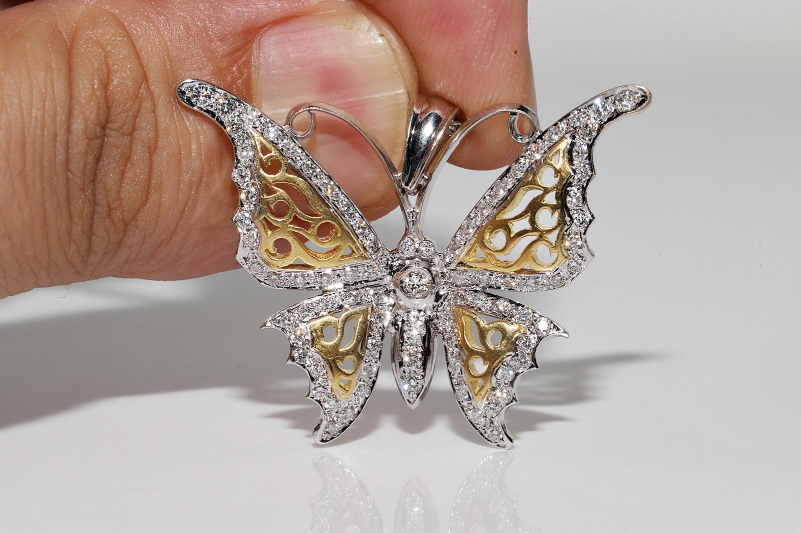 Vintage Circa 1990s 18k Gold Natural Diamond Butterfly Pendant Necklace For Sale 2
